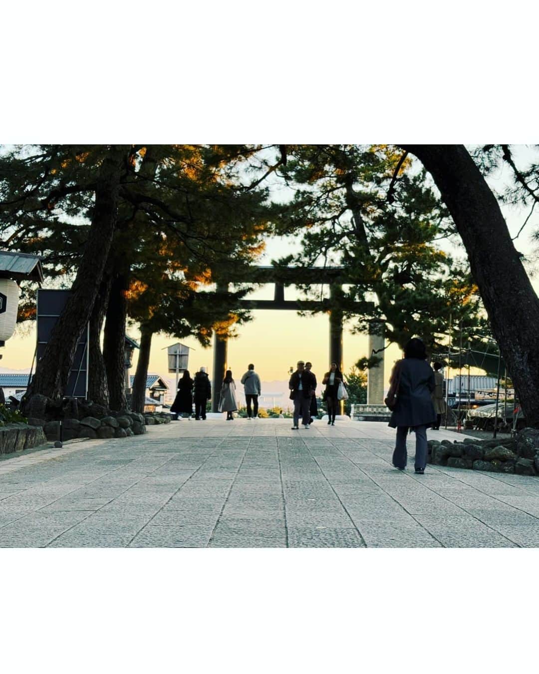 榎本美沙のインスタグラム：「. あっち行ったりこっち行ったりですが、 島根県に来ています。 . 島根にいる友達からたまたまご連絡いただいたり、 お仕事ご一緒した方が島根のご出身だったり、 何かとご縁を感じていた島根県。 . とっても素敵な場所です。 素晴らしいページになりそう。 . 誌面の完成は、年明けになりますが、 楽しみにしていただけたらと思います。 . . #島根県 #発酵 #発酵食品 #発酵ツーリズム #発酵旅」