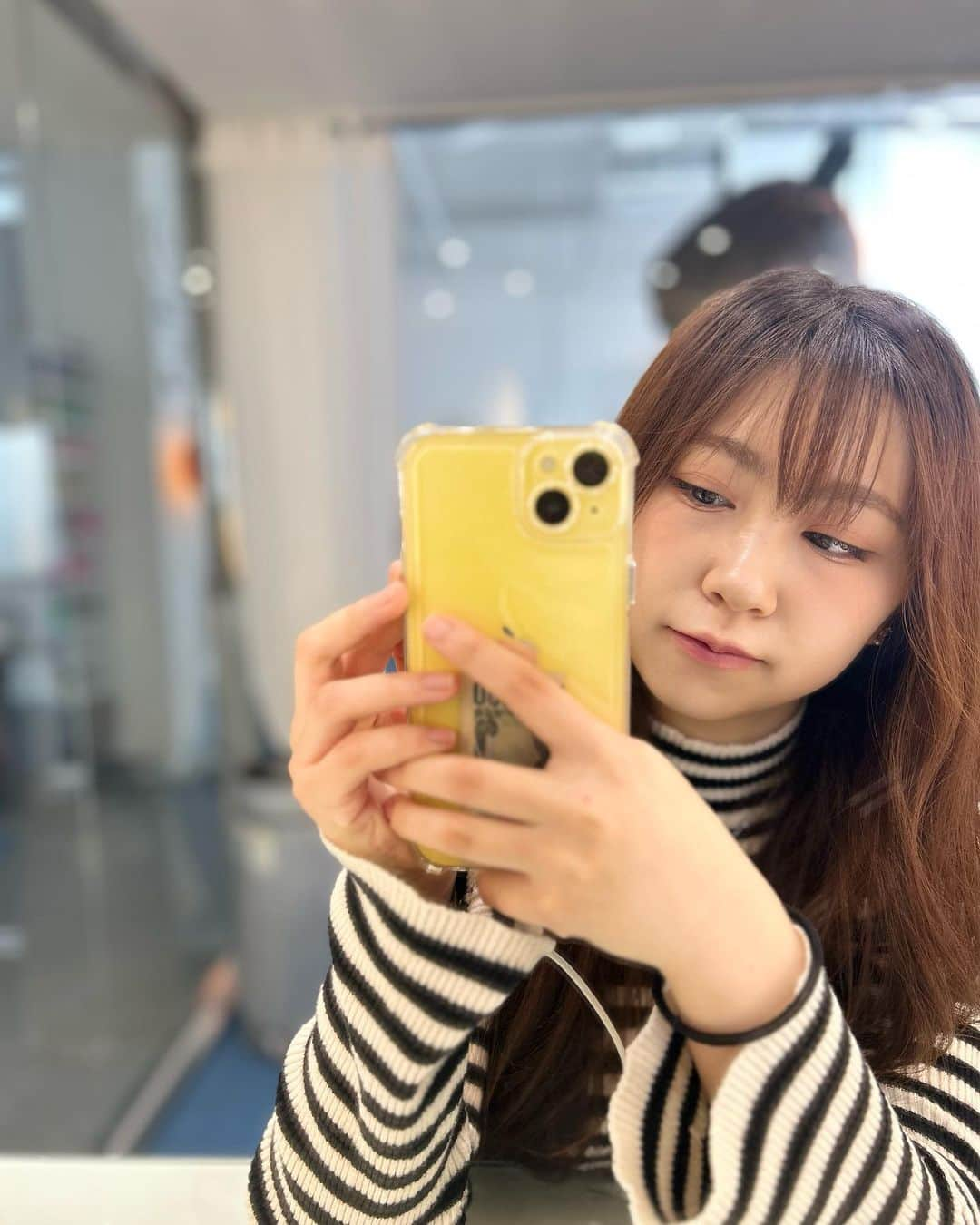 須田理夏子のインスタグラム：「in 韓国 Part2🇰🇷  韓国でヘアメイクとお写真お写真撮っていただいて あとは、ポテンツァをしました！(実はポテンツァは2回目)  とても、とても痛かった😭💉笑  毛穴が綺麗になった気がします！！ 最後の写真は、麻酔クリーム塗って待ってる時撮った写真！  撮っていただいた写真明日載せる〜🎶   #韓国 #韓国旅行  #旅行  #海外旅行 #오오티디 #한국 #패션 #데일리 #服装  #おしゃれ  #ファッション  #ヘアメイク  #カメラスタジオ  #ポテンツァ  #fashion  #me #photo #photography #followｍe  #헤어메이크업  #카메라스튜디오  #멋쟁이  #포텐차  #美容」