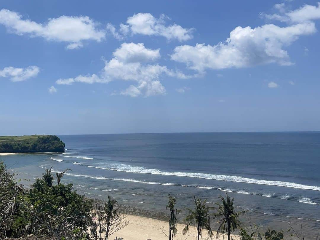 Ken Harakumaさんのインスタグラム写真 - (Ken HarakumaInstagram)「バリ島サーフィン🏄‍♀️ポイントBalangan Beachに移動しました❣️ ナイスシェープ🌊 @balanganwavesurfschoolbali  @balanganbeachbali  @international_yoga_center  #balanganbeach  #surfing  #サーフィン  #バランガンビーチ  #ケンハラクマ」11月22日 17時54分 - kenharakuma