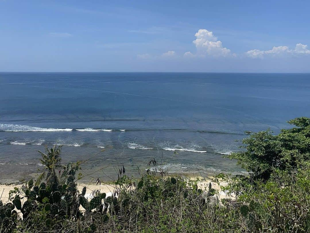 Ken Harakumaさんのインスタグラム写真 - (Ken HarakumaInstagram)「バリ島サーフィン🏄‍♀️ポイントBalangan Beachに移動しました❣️ ナイスシェープ🌊 @balanganwavesurfschoolbali  @balanganbeachbali  @international_yoga_center  #balanganbeach  #surfing  #サーフィン  #バランガンビーチ  #ケンハラクマ」11月22日 17時54分 - kenharakuma