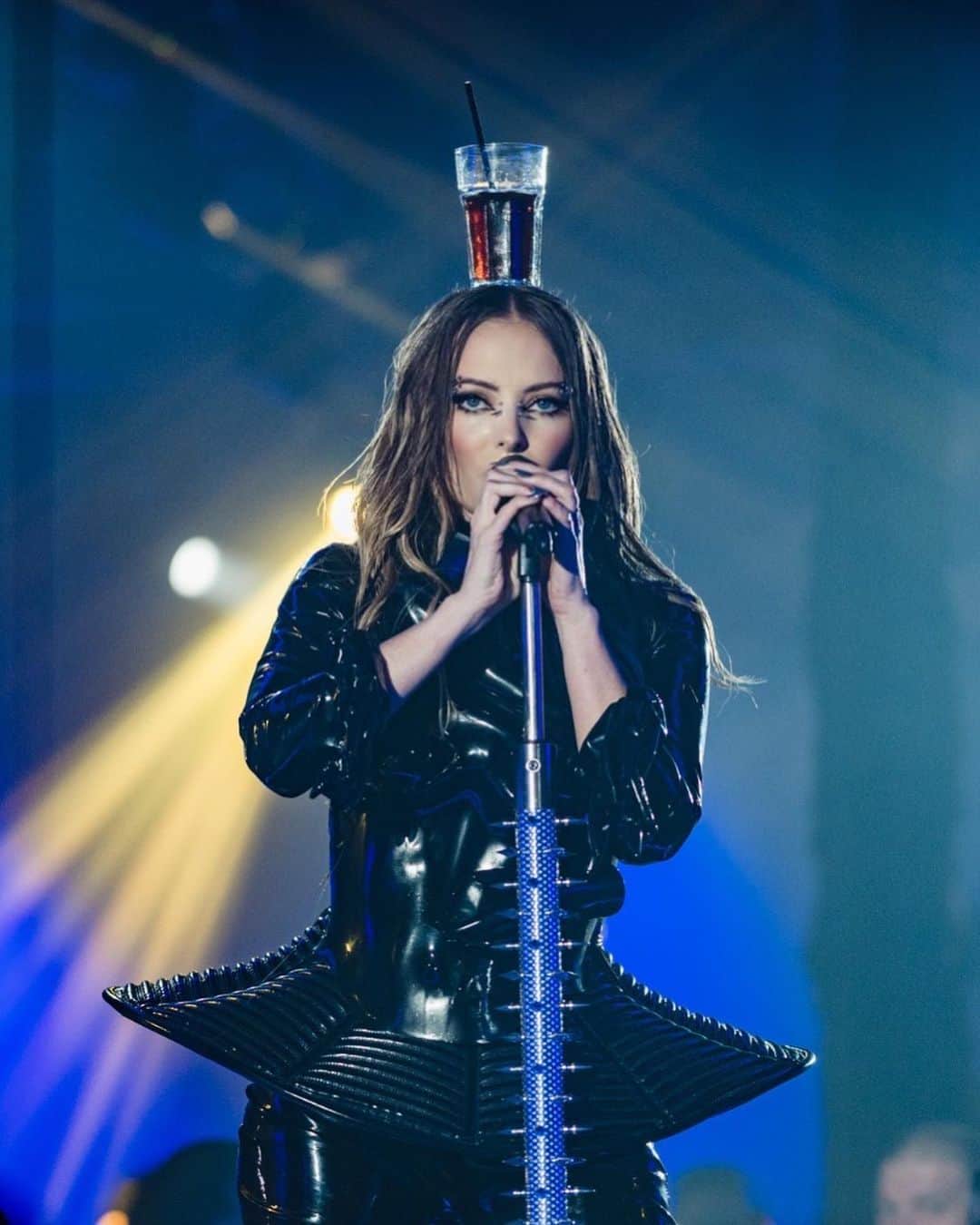 Delia Matacheのインスタグラム：「🖤」