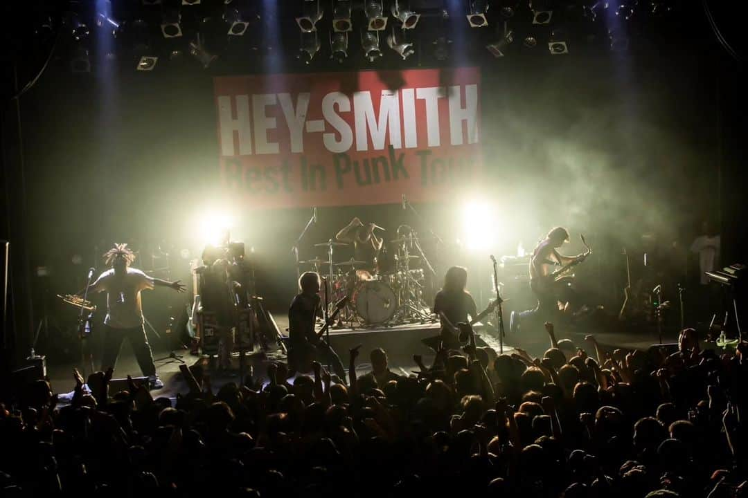 HEY-SMITHのインスタグラム：「11/21(火) 心斎橋BIGCAT “Rest In Punk Tour” photo by @hayachinphoto」