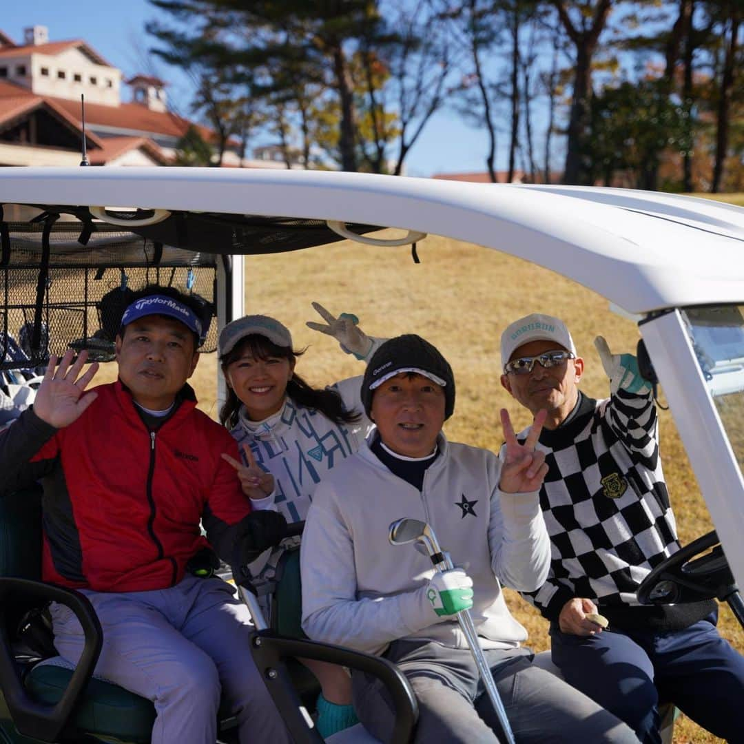 山内鈴蘭さんのインスタグラム写真 - (山内鈴蘭Instagram)「＼山内鈴蘭＆中井学プロ 2days Premium Golf ROUND⛳️／  1泊2日の2ラウンド＆ディナーショー🎤 様々なイベントを盛り込んだ新しいゴルフコンペ🥰  初めてのプレミアムなイベントを開催させて頂きました❤️  ⚫︎1日目は… 山内鈴蘭と中井学プロと各組9ホールずつラウンド⛳️  9ホールもご一緒させて頂くイベントは初めて！ お客様と過ごす時間は本当に楽しく幸せでした😍 (負けて悔しい…笑)  その後は、Gorurun販売会→ディナーショーへ🍽🎤💕  グランドエクシブ那須白河の 【最高級ディナーコース】にておもてなし😍 中井学プロとの秘話トークショーや、山内鈴蘭のライブディナーショーを行いました🥺㊙️笑  私も楽しすぎて、🍺沢山飲んだよ。笑 AKB48のバキバキに踊る4曲もリクエストあって、全力で歌って踊ったわい。笑 お客様の笑顔が沢山溢れた時間だったなぁ🌈  ⚫︎2日目は… 前日と違うお客様と9ホールラウンド⛳️ 2時間半も一緒にいられるイベントは他に無かったから、新しい一面を知れて嬉しかったです🥺❤️‍🔥  2日目は、豪華賞品をかけたゴルフコンペを開催⛳️！！！  ブシュネルの距離計や、 オデッセイのパター、 高級食材の蟹だったり、 プレミアムなコンペだからこその賞品に🥰🥰🥰  まだまだ書き足りない、、🥺❤️  そして、お忙しい中ご一緒して下さった中井学プロ！！ 華を添えて頂き本当にありがとうございました🥰  学さんとの出会いは私にとって宝物です。  これからも一緒に笑い合える楽しいお仕事をしていけたらいいな🌸 勿論！プライベートもよろしくお願いしますね😆🌈  今回ご協力頂いたゴルフ場とホテルは… ゴルフブランドGorurun(@gorurun_ )をショップにて販売させて頂いております♫  📍グランディ那須白河ゴルフクラブ様 🏨グランドエクシブ那須白河様  にて、開催させて頂きました🌈 ディナーショーのステージや横断幕も作って下さり、、支配人様やスタッフの皆様のお気遣いに、本当に感謝しております🌸ありがとうございました🥰🥰🥰  ゴルフを通じて出会うご縁に感謝。  本当にご縁に感謝だよ☺️❤️❤️❤️❤️❤️❤️  #ありがとう  #ゴルフ #ゴルフコンペ #グランディ那須白河ゴルフクラブ #福島県 #福島県ゴルフ #ゴルフイベント #プレミアムイベント #ゴルフイベント企画 #イベント企画 #中井学プロ #ホテルディナー #ゴルフ女子 #gorurun #ゴルラン #ゴルフで繋がるご縁を大切に」11月22日 17時56分 - xxsuzuranxx