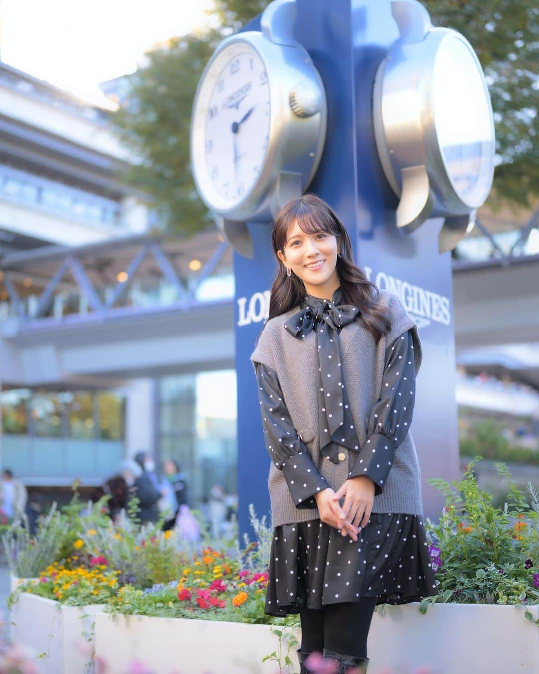 石川彩夏のインスタグラム：「🏇お知らせです🏇  11月26日(日) 東京競馬場で8レース終了後に行われる 週替わりトークショーに出演させて頂きます✨  馬サブローの木村さんさんから アーモンドアイのお話☺️ そしてジャパンカップの予想もお聞きしたいと思っております✨  “ジャパンカップの日、東京競馬場行くよー✨“ という方は、是非8R終了後 センターコートまで足を運んで下さると大変嬉しいです🙇‍♀️  週末はグッと冷え込むようなので 皆様暖かい服装で競馬場へ来てくださいね✨  宜しくお願いします☺️  PS 前日の土曜日はパドック進行キャスター担当日です✨ こちらはグリーンチャンネルの方で宜しくお願い致します🙇‍♀️」