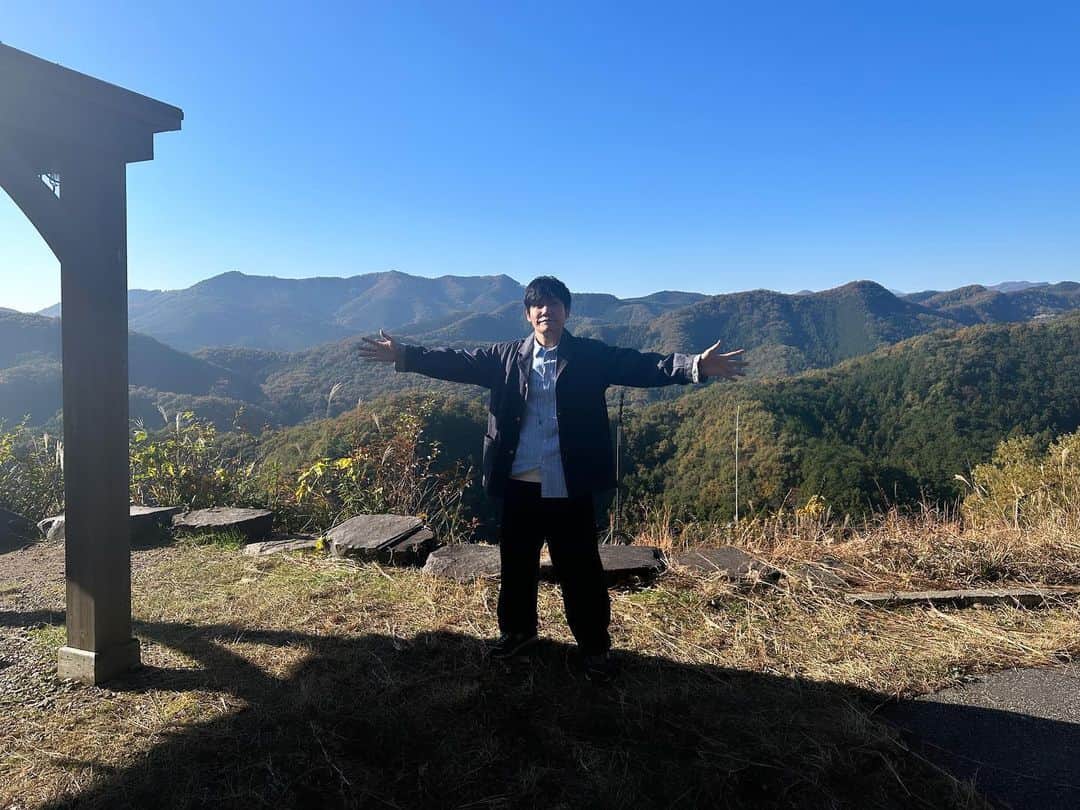 山本浩司さんのインスタグラム写真 - (山本浩司Instagram)「広い山々を表したかったのに「この先は通さねえぜ！」になる。」11月22日 17時59分 - yamamoto.tm3