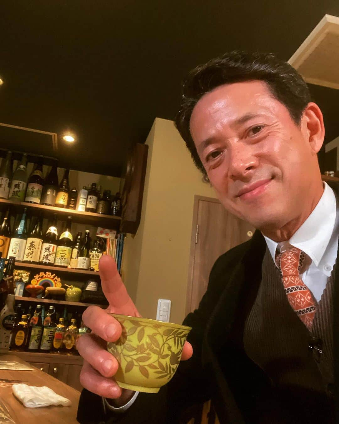 西川忠志のインスタグラム：「美味  今日は朝から一日中  美味しい食事とお酒をいただきながら  ロケをさせて頂いております。  まだまだ続きます。  幸せだ😊  感謝 西川忠志」