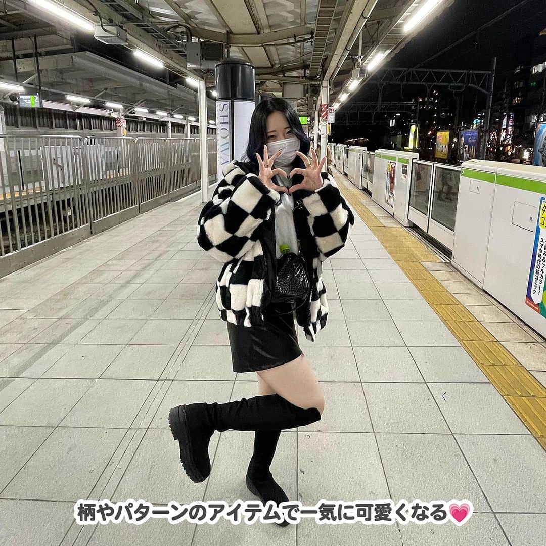 ダブルフォーカス【公式】さんのインスタグラム写真 - (ダブルフォーカス【公式】Instagram)「他の投稿はコチラ→ @doublefocus_jp 🍀冬にしたいモノトーンコーデ🍀  冬に映えるモノトーンコーデをご紹介❄✨ 保存して参考にしてね😉  ※掲載されているアイテムは全て、タグ付けしているご本人様の私物です。  ❁・❁・❁・❁・❁・❁・❁・❁・❁・❁・❁  イオンの学生向けカジュアルブランド【ダブルフォーカス】 タグ付け または #ダブルフォーカス を付けて投稿すると紹介されるかも🖤  ❁・❁・❁・❁・❁・❁・❁・❁・❁・❁・❁  #ダブルフォーカス #doublefocus #jkブランド #ljk #sjk #fjk #放課後jk #タイムリミット女子高生 #jkの素敵な思い出 #制服コーデ #jkの放課後 #jkの日常 #インスタ #青春の記録 #青春フォトグラフ #冬コーデ #冬コーディネート #コーデ #コーディネート #モノトーン #モノクロ #モノトーンコーデ #モノトーンコーディネート #モノクロコーデ #モノクロコーディネート #フラックコーデ #グレーコーデ #ホワイトコーデ」11月22日 18時00分 - doublefocus_jp