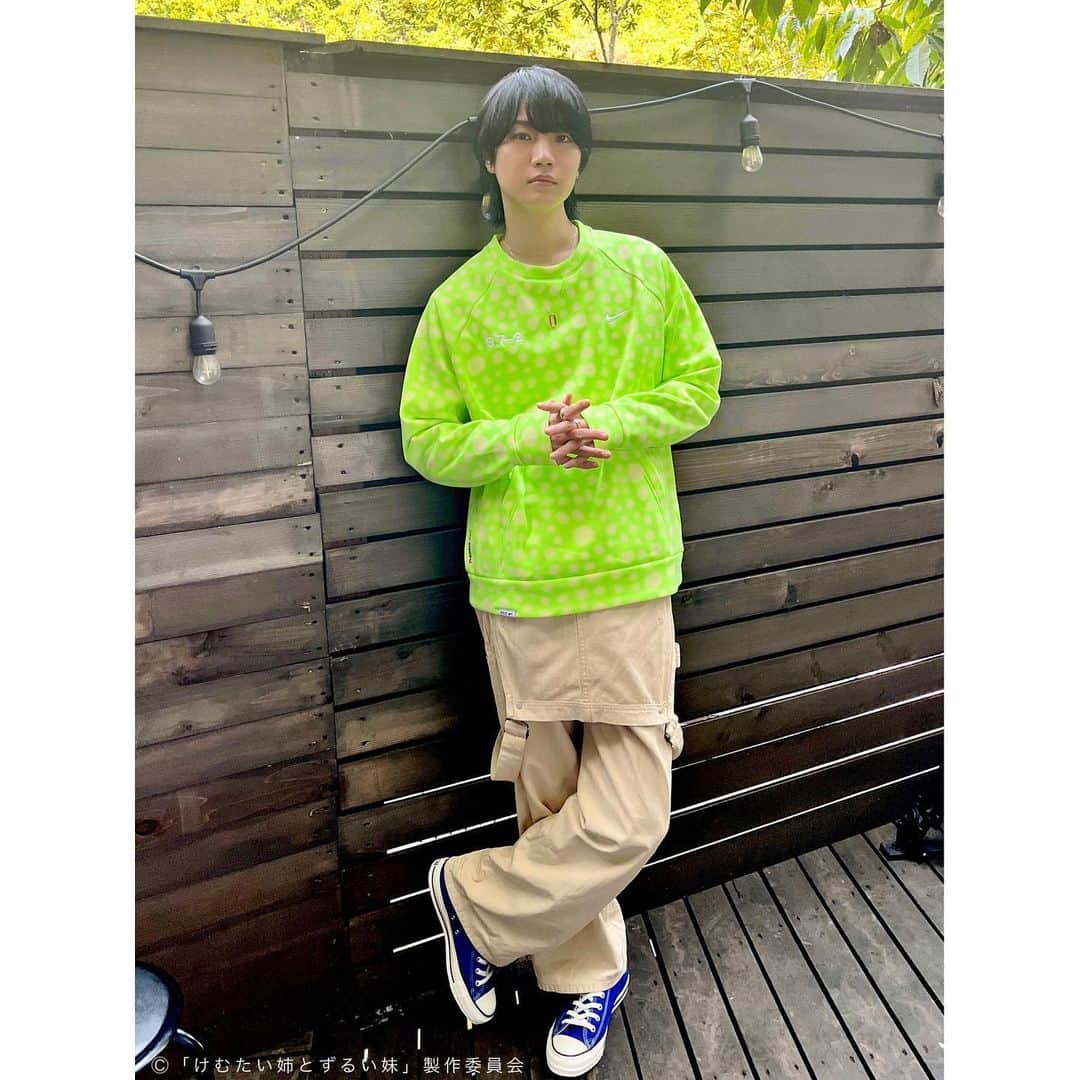けむたい姉とずるい妹のインスタグラム：「. ひかるくん コーディネートまとめ②🦋  7話から🎗 本編ではアウター着用無しでしたが 実は準備していたので 貴重な有りバージョンも✨  ／ 『#けむたい姉とずるい妹 』 最終話 11/27(月)夜11:06放送🪄 ＼  見逃し配信は #TVer で💠 tver.jp/episodes/ep30cssjg1  #テレビ東京 #けむずる  #栗山千明 #馬場ふみか #栁俊太郎  #桜田通 #雛形あきこ」