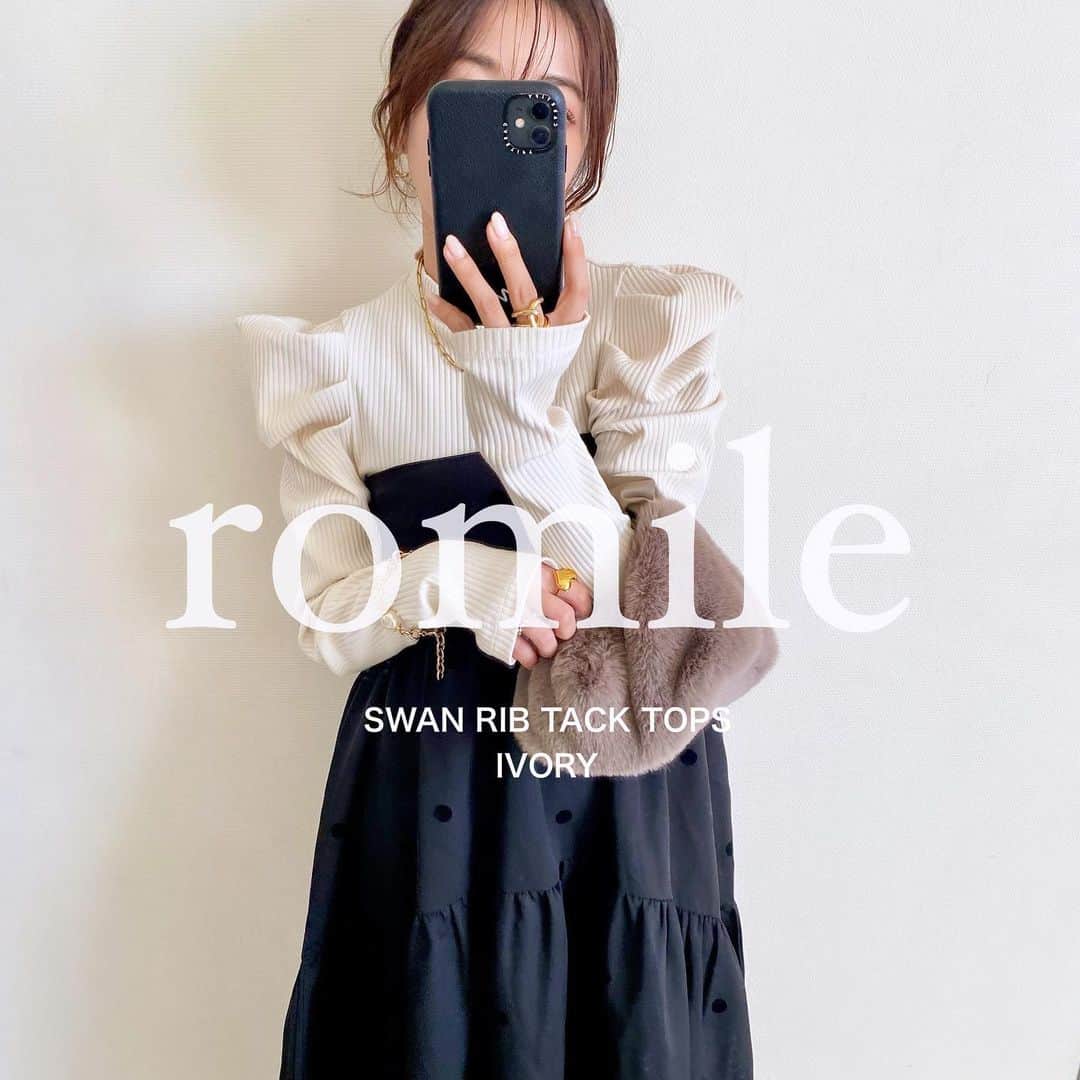 マナのインスタグラム：「. 🧁♡  毎年romileのトップスは追加していて 薄汚れるまでヘビロテしてる☺︎ 今年バージョンを追加したよ🙌🏻 @romile_official  🏷️SWAN RIB TACK TOPS 🦢  肩のツンとしたツノがなんとも可愛い♡ 流行りのジレコーデでも映えそう☺︎ romileのトップスの良い所は 体にピタピタしないのに着膨れしない絶妙なサイズ感なの✧︎*。 本当にお気に入り🥰 ポイントは3枚目に書き込んでみたので☑︎してね！  coordinate item one-piece #kobelettuce  boots #i_need_more_shoes_official  bag #zakkabox  . . . . . #romile #ロミール #pr #tops #大人可愛い #リブニット #低身長コーデ #おちびの輪 #アラフォーコーデ #fashionstyle」