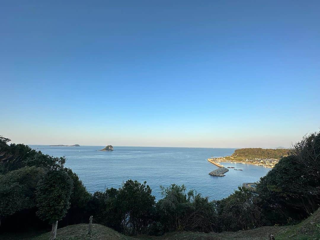 下畑博文のインスタグラム：「故郷の海と空はいつもとかわらず綺麗やなぁ〜  ありがとうございました」