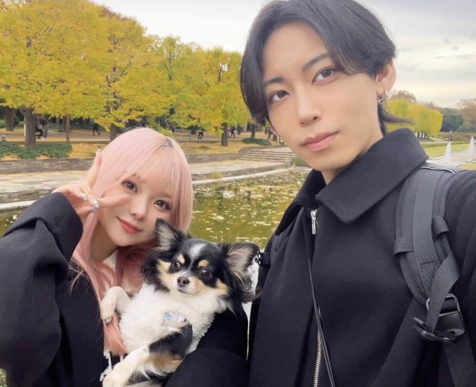 りゅなりさのインスタグラム：「. ⁡ 今日はいい夫婦の日🥰 ⁡ この前昭和記念公園行った時の お気に入り写真載せとく📷♡♡ VLOGもYouTube載せてるからみてね！！ ⁡ 喧嘩する時もあるけどこれからも 仲良く一緒にいようね꜀( ꜆ᐢ. ̫.ᐢ)꜆♡♡笑 ⁡  ⁡」