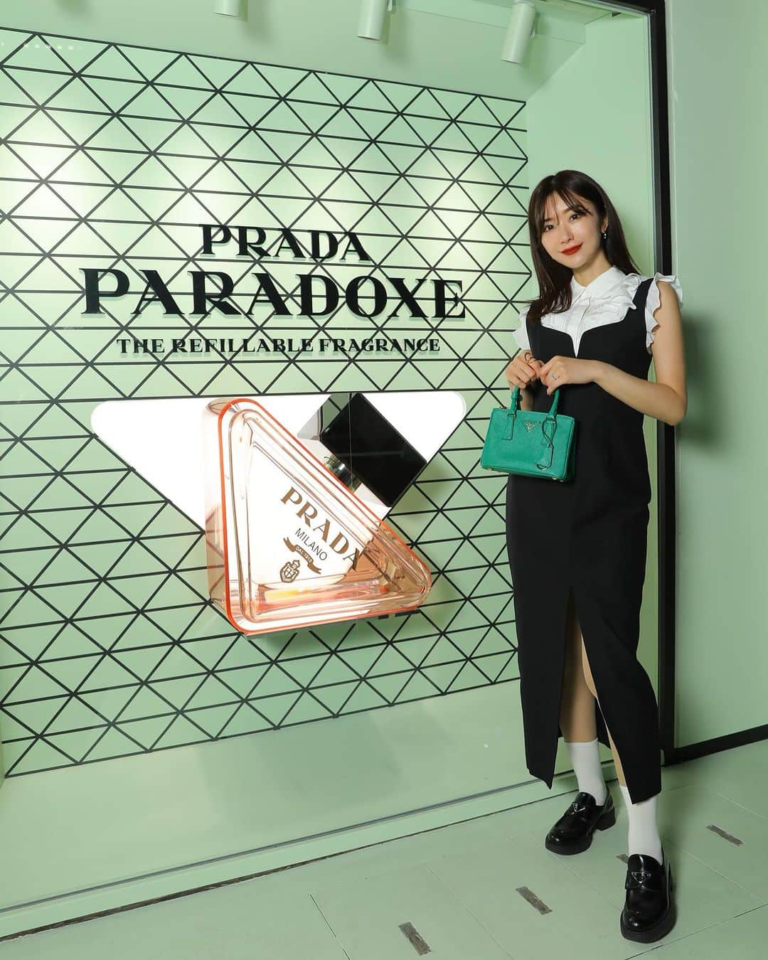 金城ゆきさんのインスタグラム写真 - (金城ゆきInstagram)「表参道にオープンしたPRADA BEAUTY TOKYOへ💚 @prada @pradabeauty  プラダを代表するフレグランスの数々を体験できるポップアップストアで、ご購入いただいた方には限定UVプリントのサービスも✨  新アイコンとなるフレグランス"パラドックス"はとっても魅力的な香りで、アクセサリー感覚で持ち運びたくなるようなアイコニックなデザインも素敵でした🫶  ぜひ遊びにいってみてください💚  #pr #prada #PradaParadoxe #PradaBeauty #プラダパラドックス」11月22日 18時14分 - yukikaneshiro