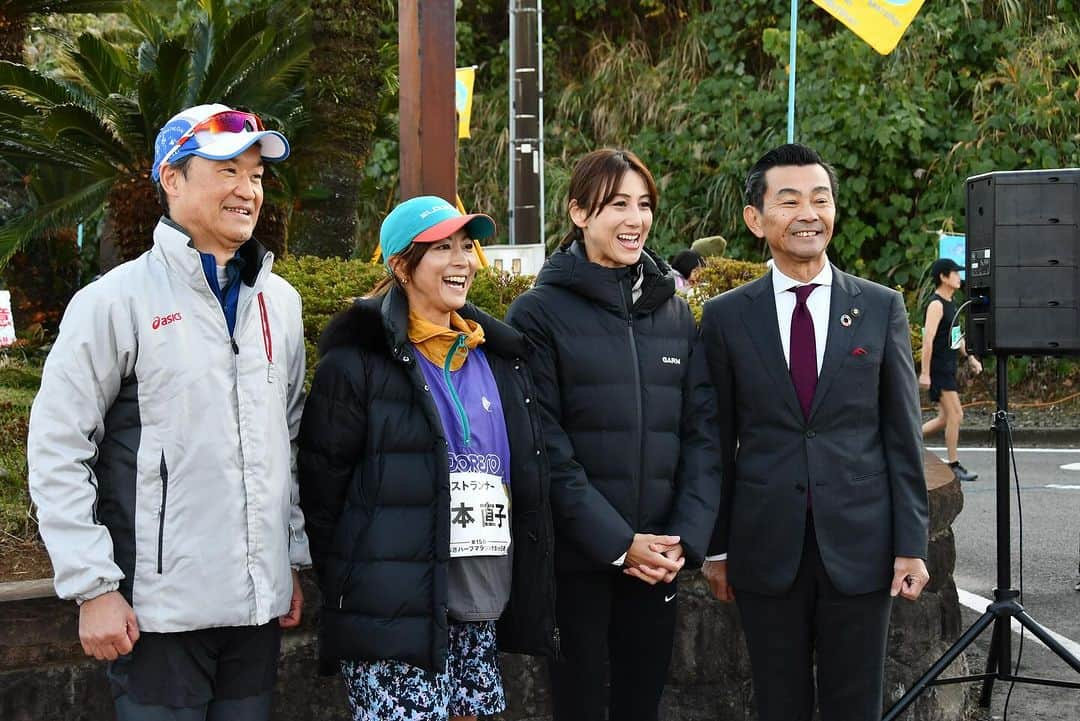 道端カレンさんのインスタグラム写真 - (道端カレンInstagram)「つわぶきハーフマラソンin日南市  🏃🏃‍♀️  子どもたちと一緒に親子の部3km走らせていただき楽しかったです♪  またお写真頂いたので載せます😘  #つわぶきハーフマラソン #日南市 #宮崎県」11月22日 18時29分 - karenmichibata