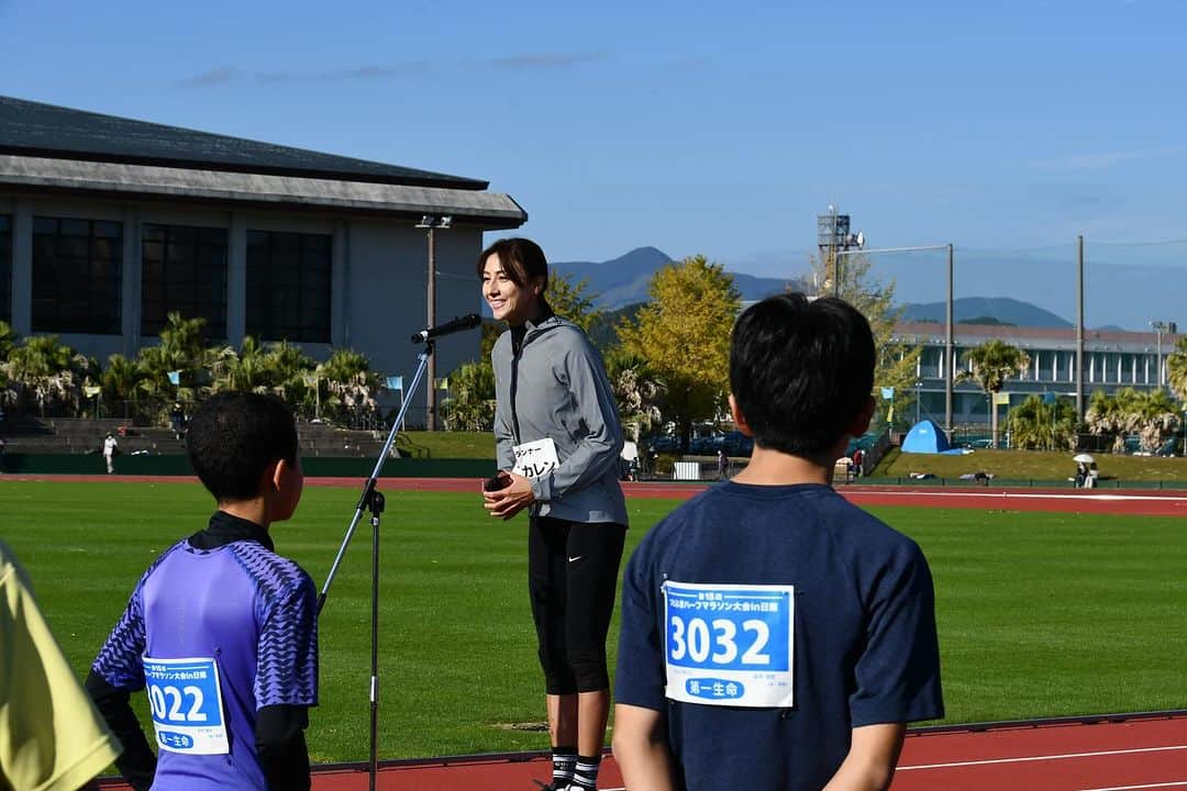 道端カレンさんのインスタグラム写真 - (道端カレンInstagram)「つわぶきハーフマラソンin日南市  🏃🏃‍♀️  子どもたちと一緒に親子の部3km走らせていただき楽しかったです♪  またお写真頂いたので載せます😘  #つわぶきハーフマラソン #日南市 #宮崎県」11月22日 18時29分 - karenmichibata