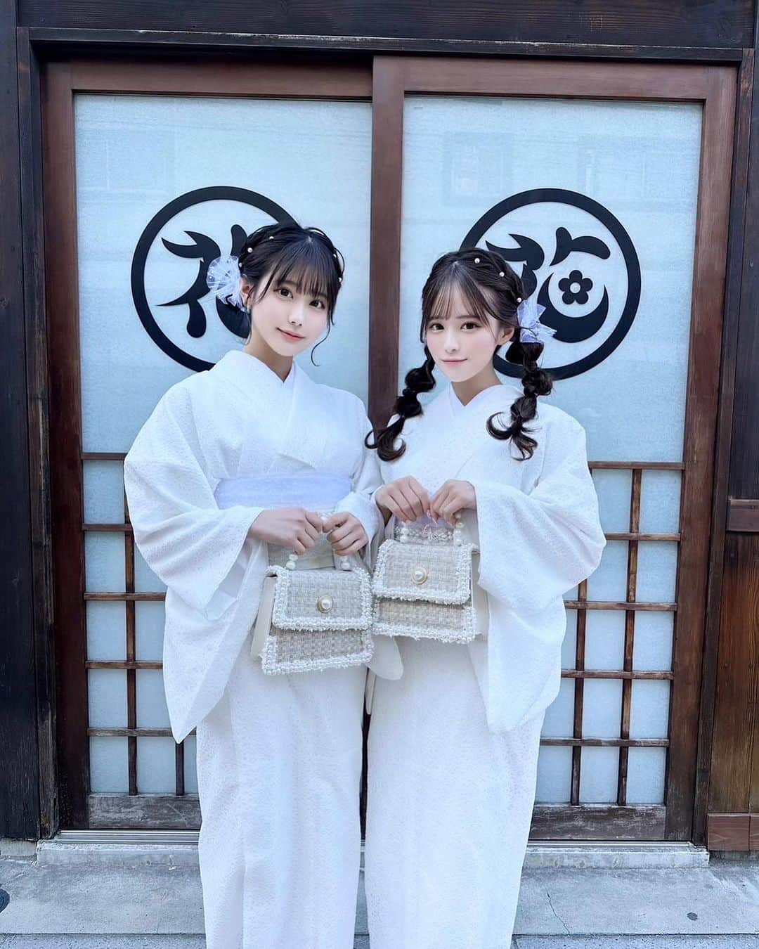 葉月沙耶さんのインスタグラム写真 - (葉月沙耶Instagram)「👘🤍👘  いろはと浅草でーと♡  大好きな着物屋さん @asakusa_kimono.niji で着付けしてもらったよ‪‪♡ ̖́-  レース着物にしてガーリーで可愛い🎀🫧 私のインスタみて行ってくれてる子の話聞けて嬉しかった♡  #着物 #浅草 #浅草着物レンタル #浅草着物 #浅草着物デート #浅草着物虹 #レース着物 #レース着物コーデ #レース編み #着物コーディネート #着物レンタル #着物女子 #着物ヘア #着物ヘアアレンジ #着物美人 #着物好き #着物好きな人と繋がりたい #着物ポートレート #双子コーデ #姉妹コーデ #着物好きさんと繋がりたい #ヘアアレンジ #ツインテールアレンジ #ツインテールの日 #ツインテール #ツインテール女子」11月22日 18時30分 - sayapon_310