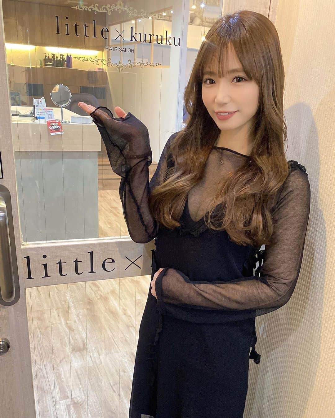 石田亜沙己さんのインスタグラム写真 - (石田亜沙己Instagram)「月1のヘアメンテナンスをしにlitttle×kurukuへ✨ 担当の重安さんと今日でお別れは悲しい、、、 littleに通い出してからお世話になっていたので3年くらいになるのかな？ 新しい場所でも頑張ってください💇‍♀️✨ そしていつも綺麗な髪にしてくれてありがとうございました💕」11月22日 18時25分 - asami_.ishida