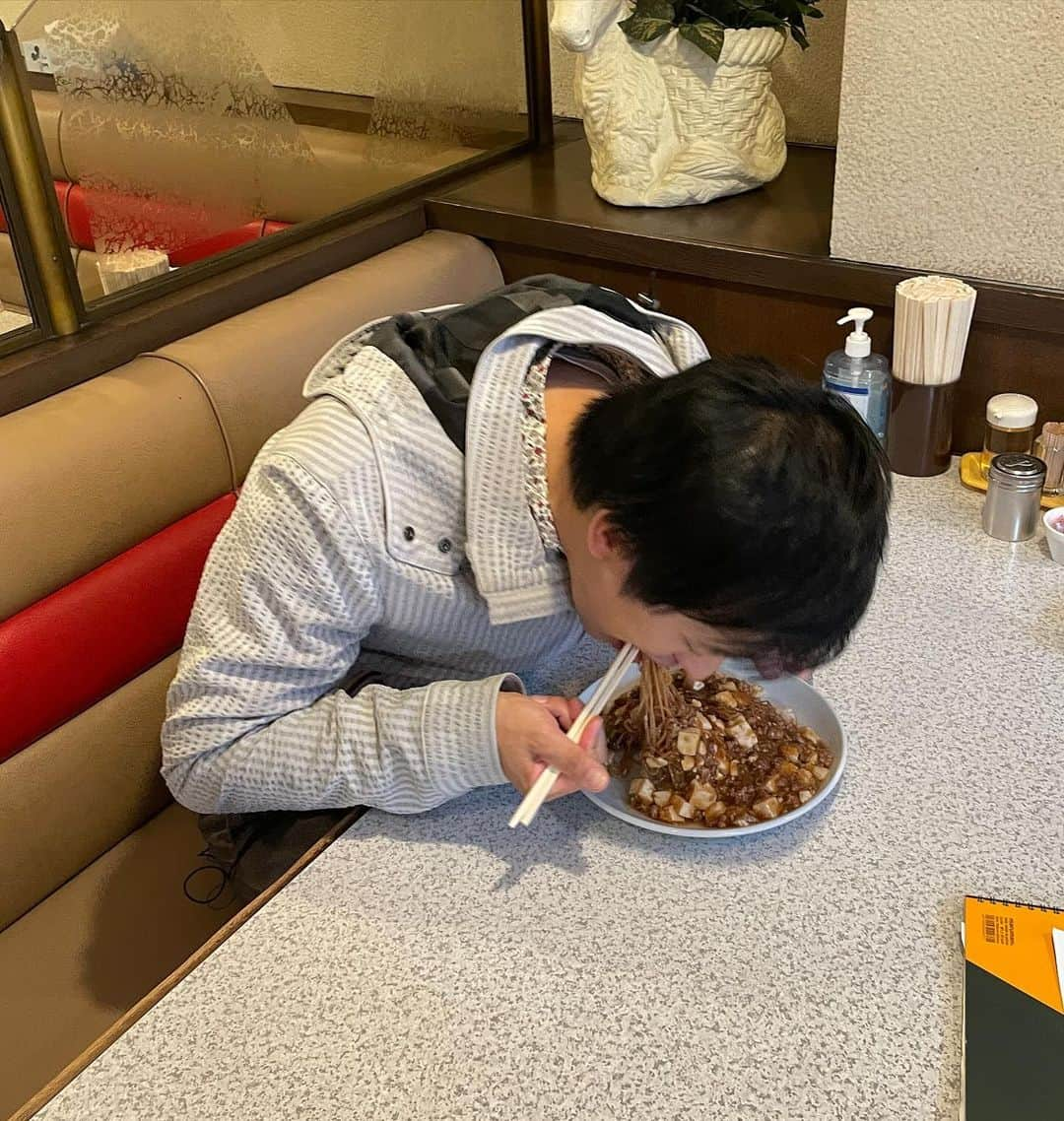 都留拓也さんのインスタグラム写真 - (都留拓也Instagram)「「あさイチ」  ふせえりさんのパワーで目が覚めました  ①②公式インスタ ③④⑤お世話になったお店！どこも幸せなご飯でした…。おにぎりも味噌も麻婆やきそばも、忘れられない味です。次はおはぎ食べに行かないと。 ⑥手嶌アナもこの食べっぷり ⑦おにぎりロケなのに朝食バイキング好きの私はこの有様よ  #あさイチ #仙台 #名取 #閖上 #おにぎり #ストーリーでみんなに聞いた美味しいものも食べられました #実はサウナも行った」11月22日 18時38分 - tsu_ru_rururu666