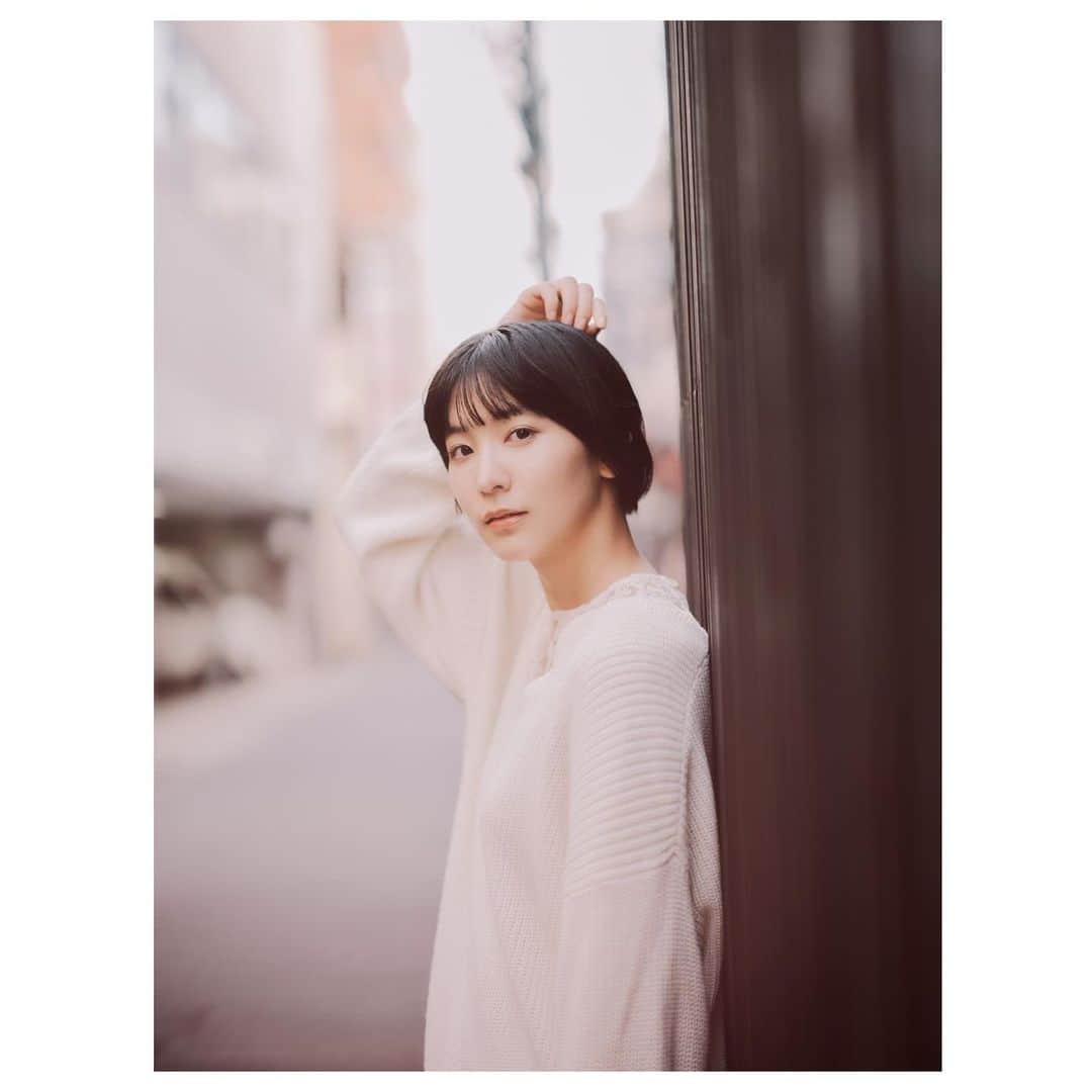小貫莉奈のインスタグラム：「素敵に撮っていただいたので、たくさん載せていきます📸  photo: @satoruakiba_   #portrait #photograph #Japan #photography #ポートレート #makeup #shooting」