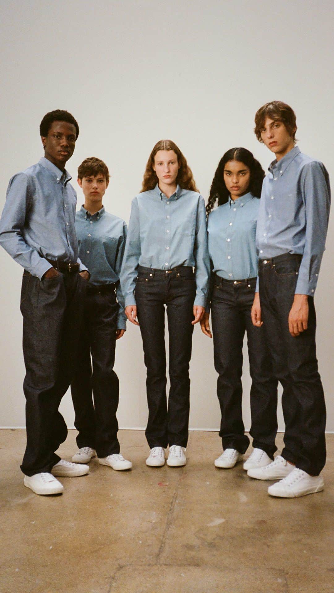 アーペーセーのインスタグラム：「Denim you’ll want to live in.   The New Standard in selvedge raw denim gets better with time. Play around with the sizing, find a fit that’s uniquely you.   #APCParis  #APCdenim」