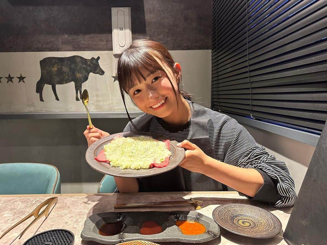 百川晴香さんのインスタグラム写真 - (百川晴香Instagram)「この前、「牛姫」恵比寿本店に行ってきました💪❤️  魚は自分で釣って食べるからお肉を求めがちな最近😚  ここすごいのが全席本当に完全個室なの！！！！！ しきりとかじゃなくて部屋で別れてるの！！！！！  なのでゆっくりお話しできたし お肉めっちゃ美味しかったあああ❤️❤️❤️ に、加えてお酒もめっちゃ美味しかったの❤️❤️❤️ ビールもハイボールも最高でした🫢🫢🫢  朝4時までやってるらしくて夜忙しい人もゆっくり美味しいお肉食べながら美味しいお酒飲めるのでおすすめ❤️  #PR #牛姫 #恵比寿ディナー #恵比寿デート #恵比寿焼肉 #恵比寿グルメ」11月22日 18時39分 - momokawaharuka