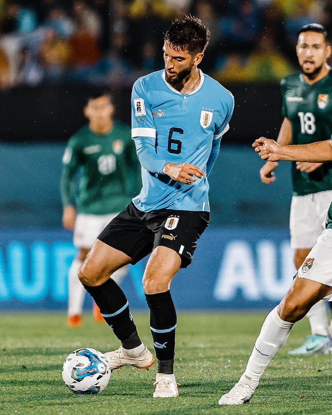 ロドリゴ・ベンタンクールのインスタグラム：「A start for Lolo as Uruguay beat Bolivia 3-0 last night! 🇺🇾」