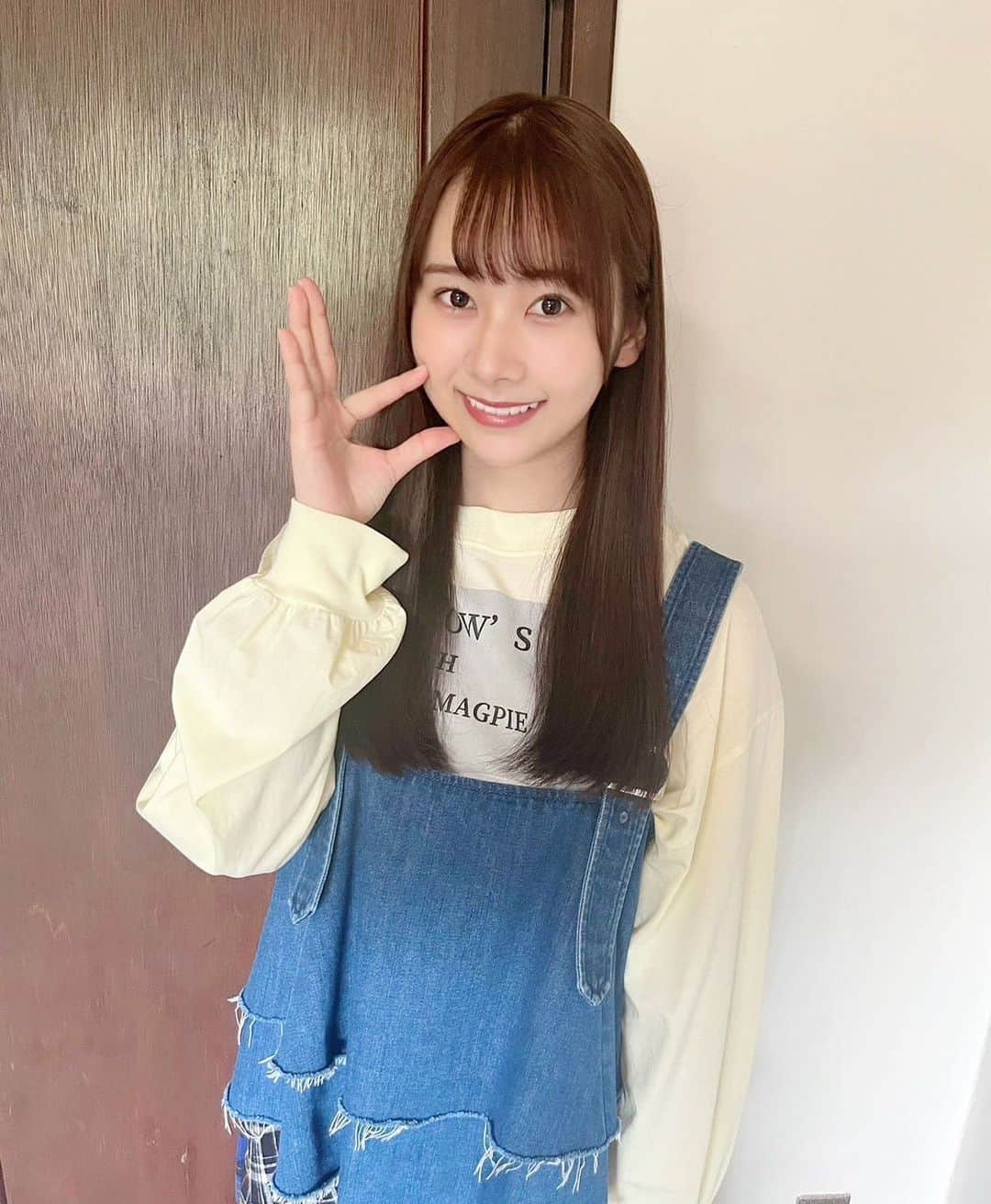 BRODY（ブロディ）のインスタグラム：「BRODY12月号現在発売中📚🎉✨  #日向坂46 四期生大集合スペシャル❕ #石塚瑶季 さんのオフショットをお届けします🎁🌼  🛒Amazon  https://onl.tw/ABGUmix ☀HMV 四期生ポストカード付き https://onl.tw/DGZjQyb 💐セブンネット 宮地すみれさんポストカード付き https://onl.tw/PexyhHJ  #アイドル #女優 をメインとした #グラビア ＆ #活字 マガジン #BRODY」