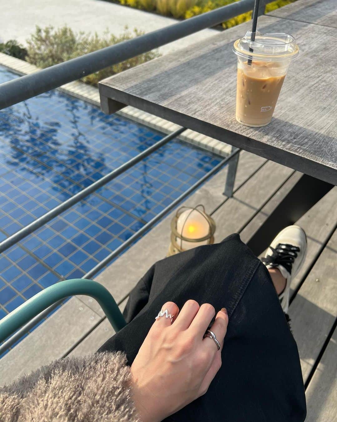 石黒美帆さんのインスタグラム写真 - (石黒美帆Instagram)「. パワーチャージ🫶🏻 ⁡ この日は @miro_amurette のもふもふを着て。 海風通さなくてちょうど良かった😊 ⁡」11月22日 18時44分 - miho_ishiguro