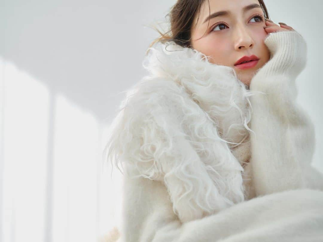 池田美優（みちょぱ）のインスタグラム：「． 美的1月号 巻頭企画 冬の赤❄️」