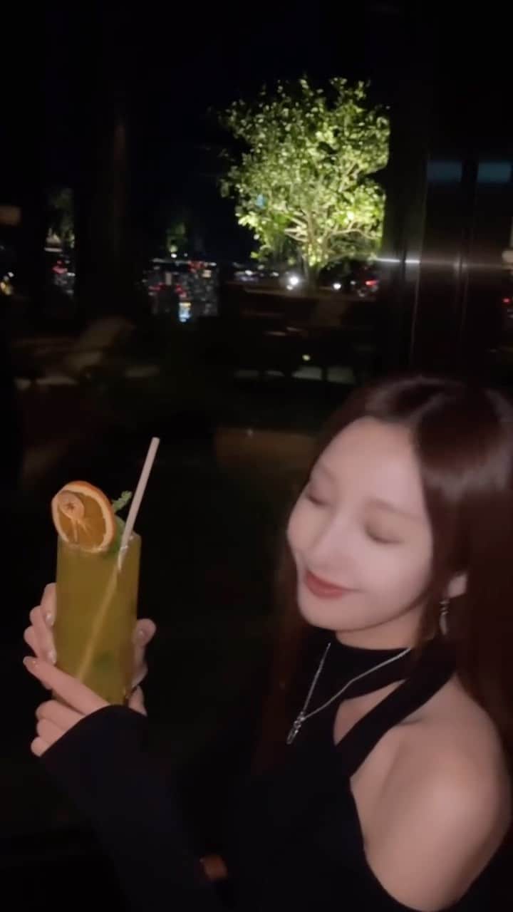浅香ななみのインスタグラム：「. BVLGARI BAR 🍸✴︎ . . #bvlgari #bar」