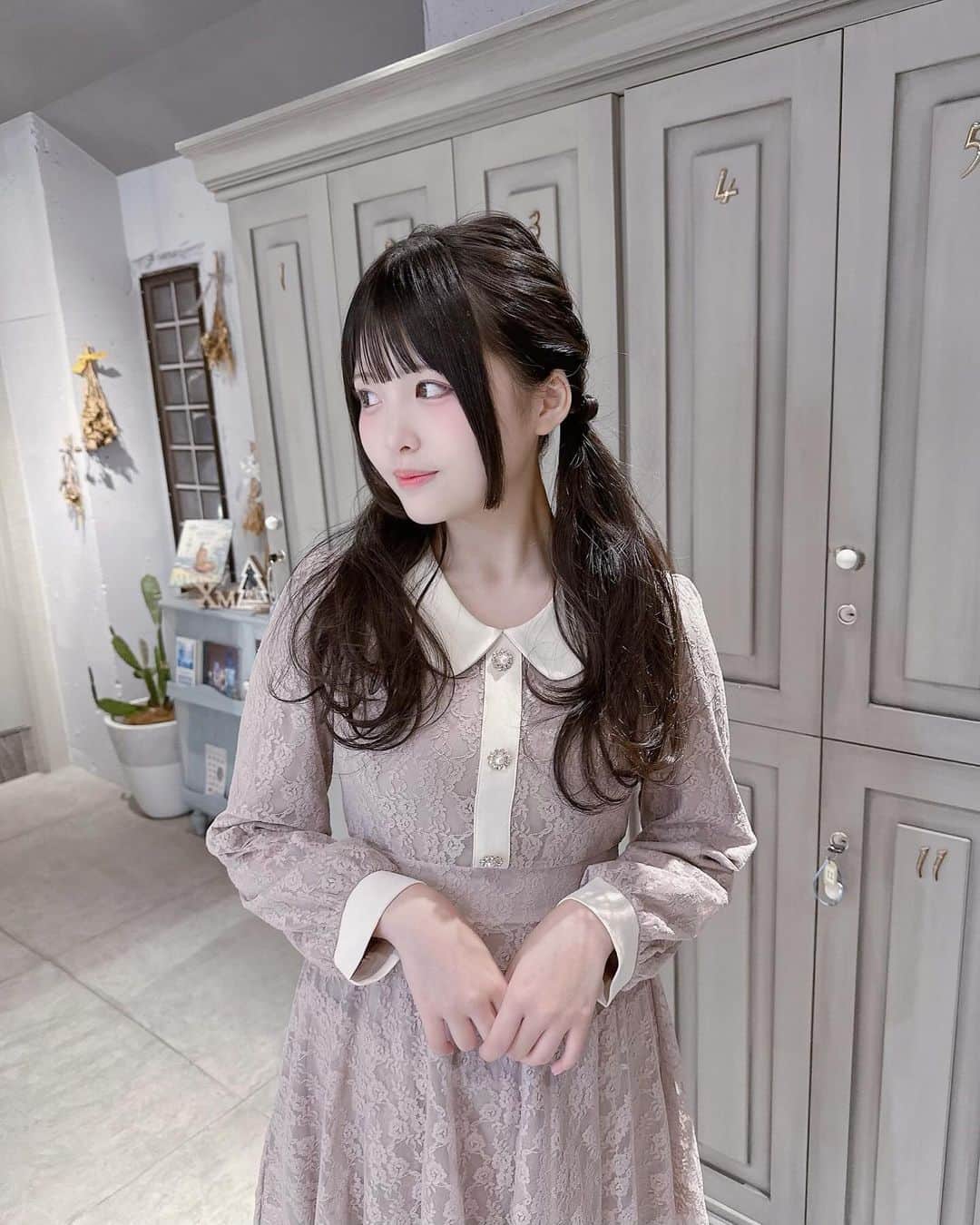 このはのインスタグラム：「あ、可愛い子だ〜っ🫵🏻🫣 #09  #ツインテールアレンジ」