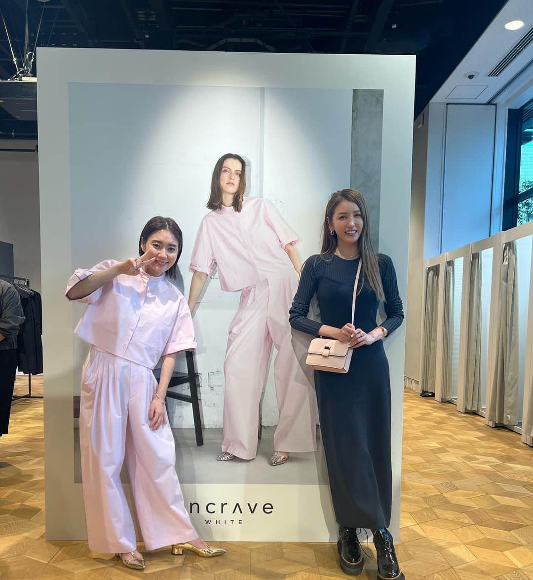 美香のインスタグラム：「@uncrave_official 展示会へ✨  @taekohigashihara またお鮨行こうねー🍣💕」