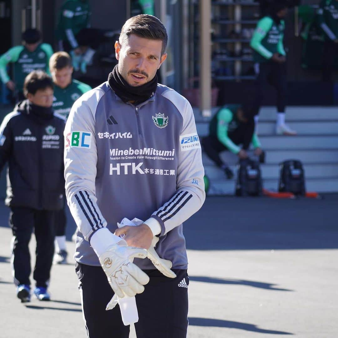 松本山雅FCさんのインスタグラム写真 - (松本山雅FCInstagram)「トレーニング写真をピックアップ📸🟢  #yamaga #matsumotoyamaga #パウリーニョ  #ビクトル  #喜山康平 #田中想来 #米原秀亮  #野々村鷹人  #志村滉」11月22日 18時50分 - matsumoto.yamagafc