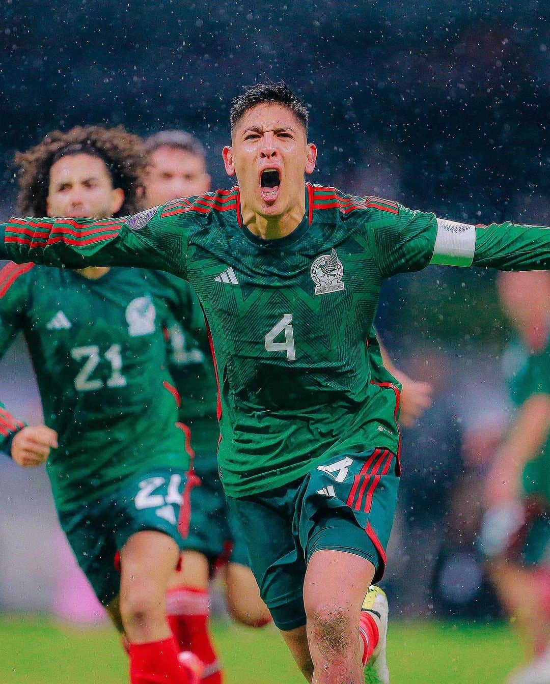 ウェストハム・ユナイテッドFCのインスタグラム：「Edson scores and leads Mexico to the semi-finals of the CONCACAF Nations League 🇲🇽」