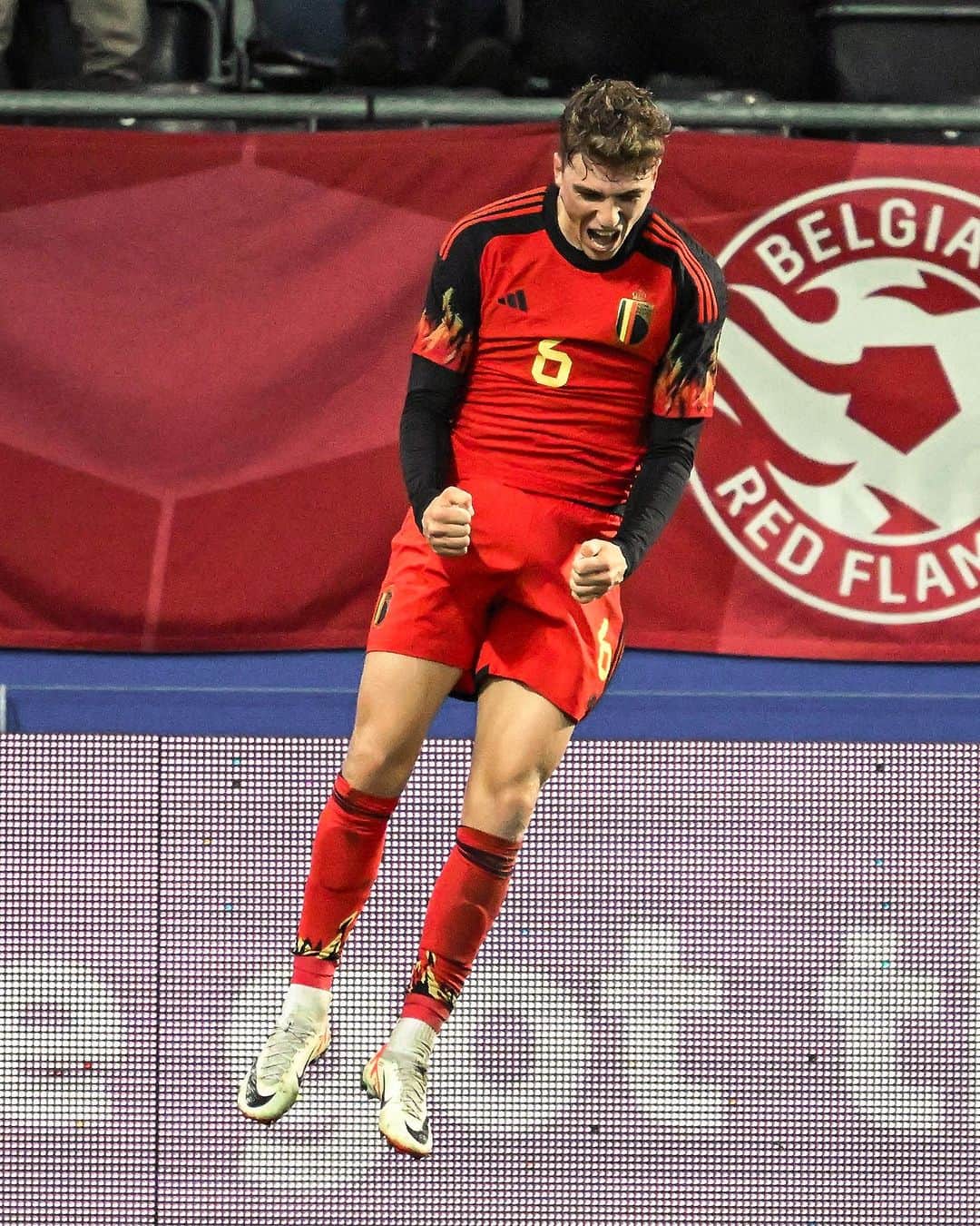 FCアウクスブルクさんのインスタグラム写真 - (FCアウクスブルクInstagram)「Arne Engels trifft vom Punkt! 😎 Der Belgier hat mit der U21 1:1-unentschieden gegen Spanien gespielt und einen Elfmeter verwandelt! Ein Update zu allen Länderspielen der #FCA-Profis gibt's auf unserer Homepage! 👌  #FCAInternational #FCA1907 #fcaugsburg」11月22日 18時57分 - fcaugsburg1907