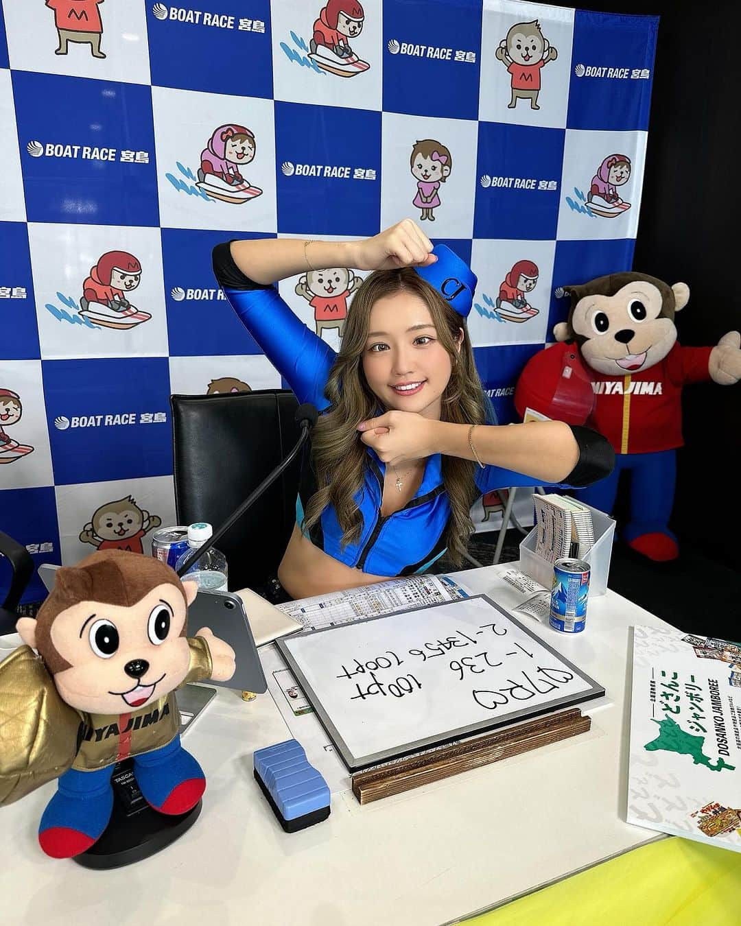 渡辺加和さんのインスタグラム写真 - (渡辺加和Instagram)「ウッキー🐒💙 今日覚えた言葉『まんちょう、かんちょう』🌊 『追い風 偶数、向かい風 奇数』 笑🤣  今日はボートレース宮島へ行ってきました！🚤 『第２回エフ・ディミニッシュバトルシリーズ』初日の生配信🔥 観ていただきありがとうございました✨✨  やっぱり何回行っても、本場のボートレース場はしびれるぅ〜🤤🚤 宮島はとくに海が見えて綺麗ですね✨ 厳島の大鳥居も見えました⛩️  12R中、3R当てることができました‼️（1R目は予想に間に合いませんでしたが…🥲） 今日も楽しかったです🥰 すーなかさん、ありがとうございました⭐️  明日はジュノンとエナが生配信に出るから、チェックしてね❣️ 宮島の会場にあるどさんこジャンボリーでも、北海道の美味しいもの食べていってね😋  次は11月26日の、ボートレース大阪三國の生配信にも出演します👀📺  #ボートレース #boatrace #ボートレース宮島 #cyberjapan #cyberjapandancers #サイバージャパン #渡辺シスターズ #かなへぇ #かずへー #ボートへー #よりへー」11月22日 18時58分 - watanabekazue