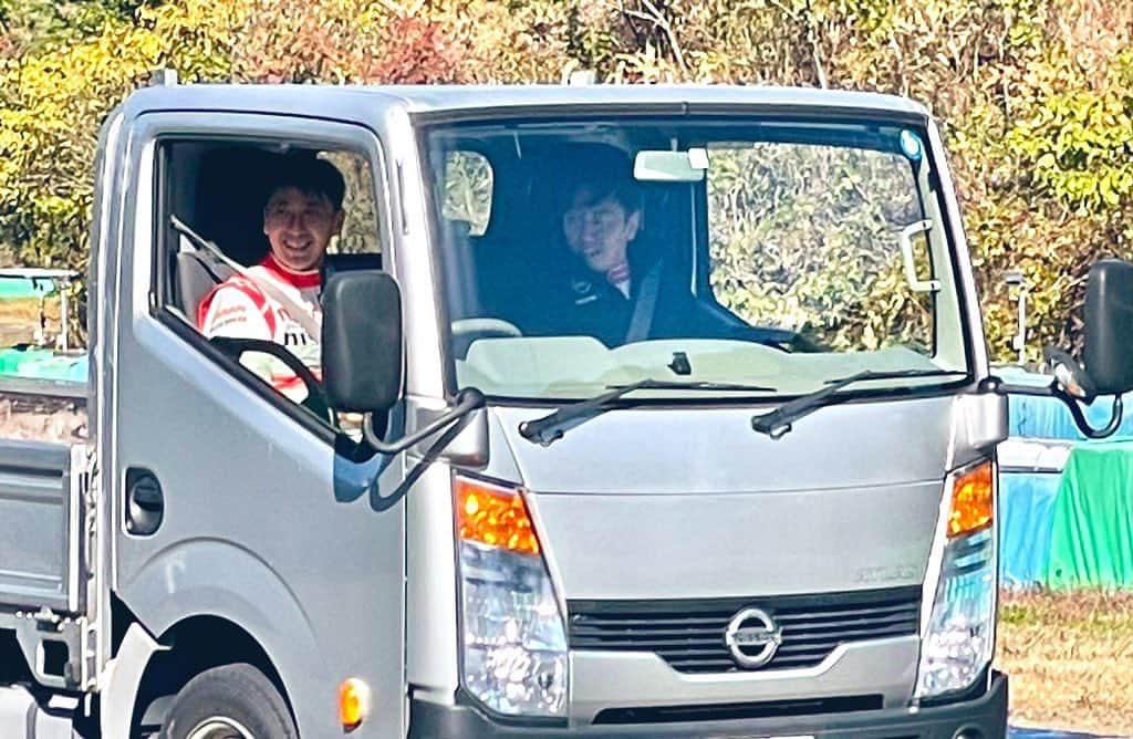 のインスタグラム：「俺達、日産アトラス トラックに乗って、いったい何をしていたんだろう😆 トラックも大好き👍最高👍」