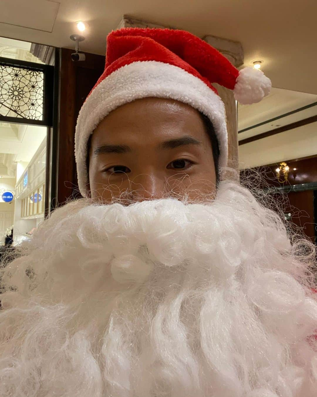 五十幡裕介さんのインスタグラム写真 - (五十幡裕介Instagram)「この格好でロケをしてきました🎅 放送は12月25日、クリスマス当日🎄 北海道にお住まいの皆さんへ、 最高の方々がプレゼントを届けてくれましたよ🤤✨  放送が近づいてきたら改めて！ いち早く情報が知りたい方は、 「イチモニ！」のアカウントまで☀️ @htb_ichimoni   #イチモニ！ #エンタメ #ロケ #10年目 #初挑戦 #サンタクロース #ヒゲ が #ガチ #雰囲気 #良し #放送 #12月25日 #クリスマス #🎅 #🎄 #お待ち下さい！ #HTB #アナウンサー #五十幡裕介 #スポーツ」11月22日 18時58分 - htb_isohatayusuke