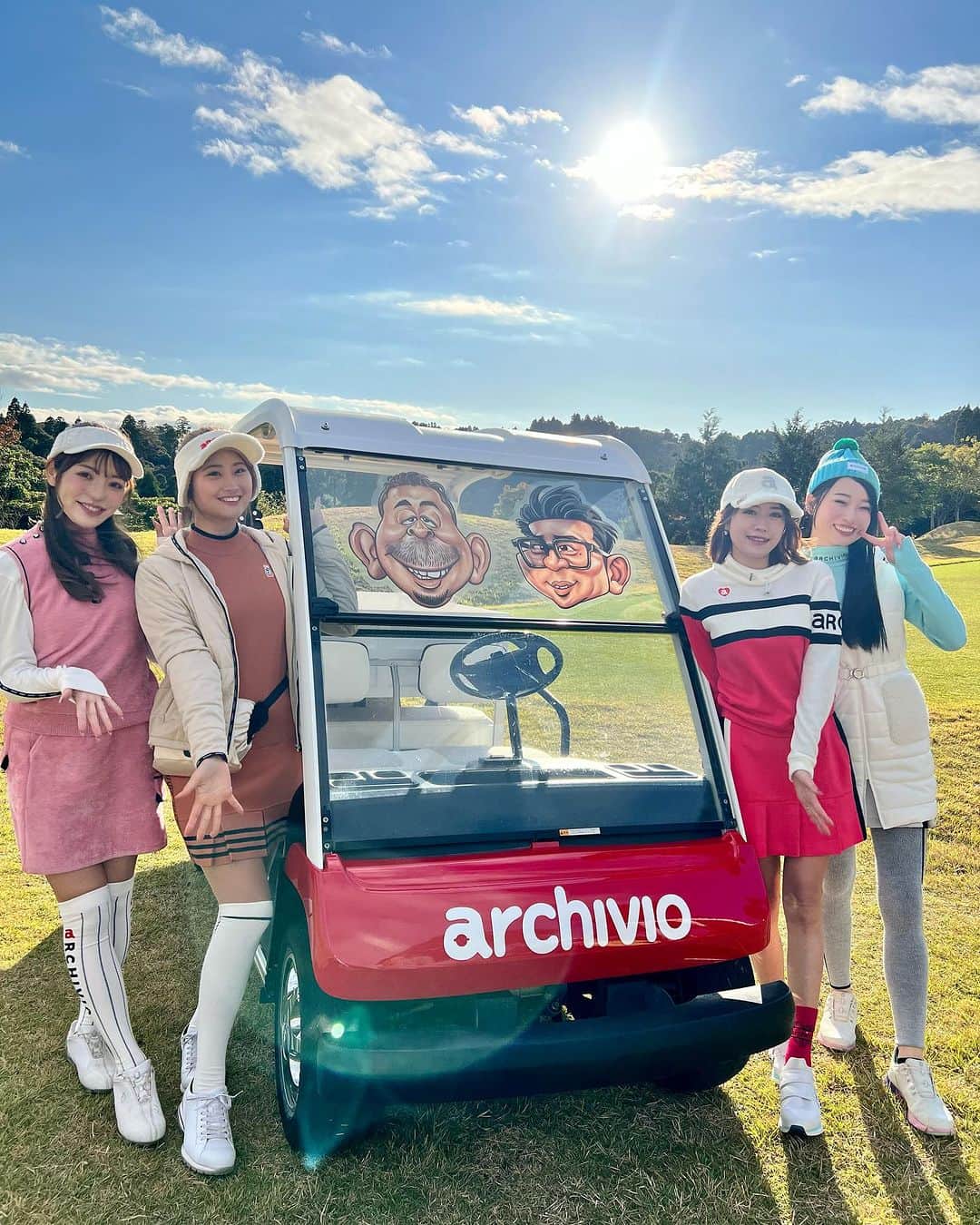 ISHIIYUKIKOさんのインスタグラム写真 - (ISHIIYUKIKOInstagram)「この前大型コンペに参加したよー❣️ @linkth_golf   久しぶりに会う友達もいっぱい居て楽しかった😍 マイホールイベントもあって、幹事さんは大変だったと思う🥹✨お疲れ様です🥹  ゼクシオの新しいドライバーを試打できるホールがあって、打ったらめっちゃ良かった‼️ 感覚的には結構右行ったなーって思ったらそんなに曲がってなかった😳もっと打ってみたい♡  この日のウェアは @archivio.official ❣️ アルチビオのカートもあったよ🤭  ぴちぴちギャルと同組で楽しかったです♡笑  #ゴルフ #ゴルフ女子 #golf #golfgirls  #골프 #골프스타그램  #高尔夫 #golfswing #アルチビオ #アルチビオコーデ #ゴルフコンペ」11月22日 18時59分 - ishii_yukiko