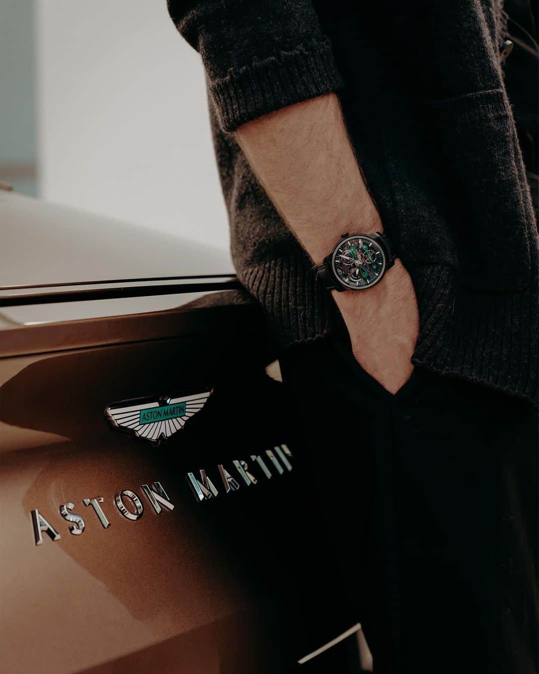 アストンマーチンのインスタグラム：「#GirardPerregaux and @tge celebrate the #NeoBridgesAstonMartin Edition, honoring the distinctive and groundbreaking bridges cast in Aston Martin’s signature green. A real heart-racing creation for the wrist.」