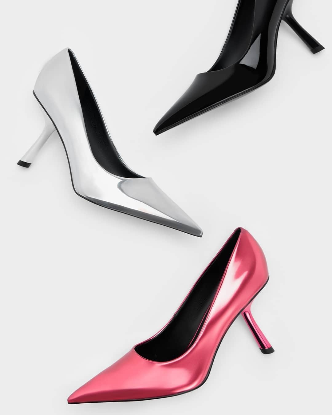 CHARLES & KEITH JAPAN CHARLES & KEITHのインスタグラム：「【CHARLES & KEITH HOLIDAYS】⁠ ⁠洗練された光沢が美しい、パーティーにぴったりなメタリックアクセサリーは、年末の華やかなシーズンにピッタリ。⁠ あなたのふわふわなお友達と一緒に身に纏ってみては？⁠🐶⁠ ⁠ スラントヒール ポインテッドトゥパンプス ⁠ (Article No. CK1-60280417)⁠ メタリック ビーズドエンベリッシュドペットカラー⁠ (Article No. CK15-20160153)⁠ ⁠ #CharlesKeithCelebrates⁠ #CharlesKeithFW23 ⁠ #チャールズアンドキース ⁠」