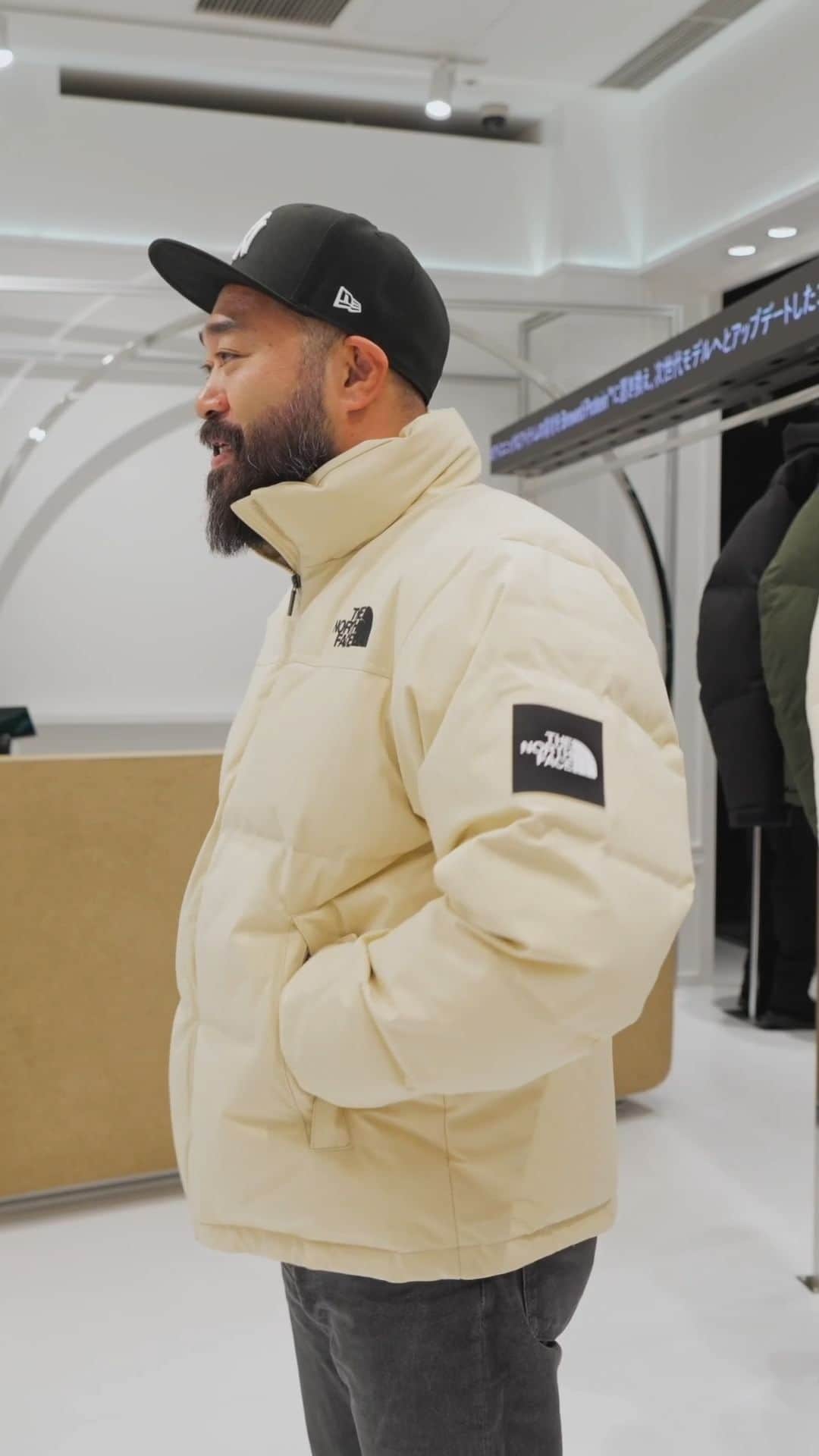 のインスタグラム：「THE NORTH FACE や WOOLRICH、nanamica など、昨今のファッションシーンにおけるテックウェアムードを牽引する主要ブランドとパートナーシップを結び、同名の自社ブランドをも手掛ける GOLDWIN。そんな日本が世界に誇るスポーツアパレルメーカーが、山形県鶴岡市に拠点を置くバイオベンチャー企業Spiber とスポーツアパレル向けに共同開発する構造タンパク質素材、Brewed Protein 繊維を使用した2023年秋冬コレクションをリリースした。  この度、本コレクションのリリースを記念したポップアップストア @regenerative_circle が、今年の9月から2024年の1月下旬まで『丸の内ビルディング1F』にて開催され、上記で紹介したアイテムはもちろん、それ以外の限定アイテムもラインナップしているとのこと。そこで今回の Hypebeast では、新繊維の魅力や会場の様子などを深掘りした動画シリーズ “INVITE ONLY” を実施。THE NORTH FACE を始めとするブランドのPR業務などを行う muroffice のディレクター @taisuke_nakamuro をホストに迎え、SpiberとのBrewed Protein:tm:繊維共同開発プロジェクトの開発責任者である新井元と共に、最新の繊維について解説をしてもらった。動画本編は Hypebeast Japan の YouTube からご確認を Video : Hypebeast #sponsored」