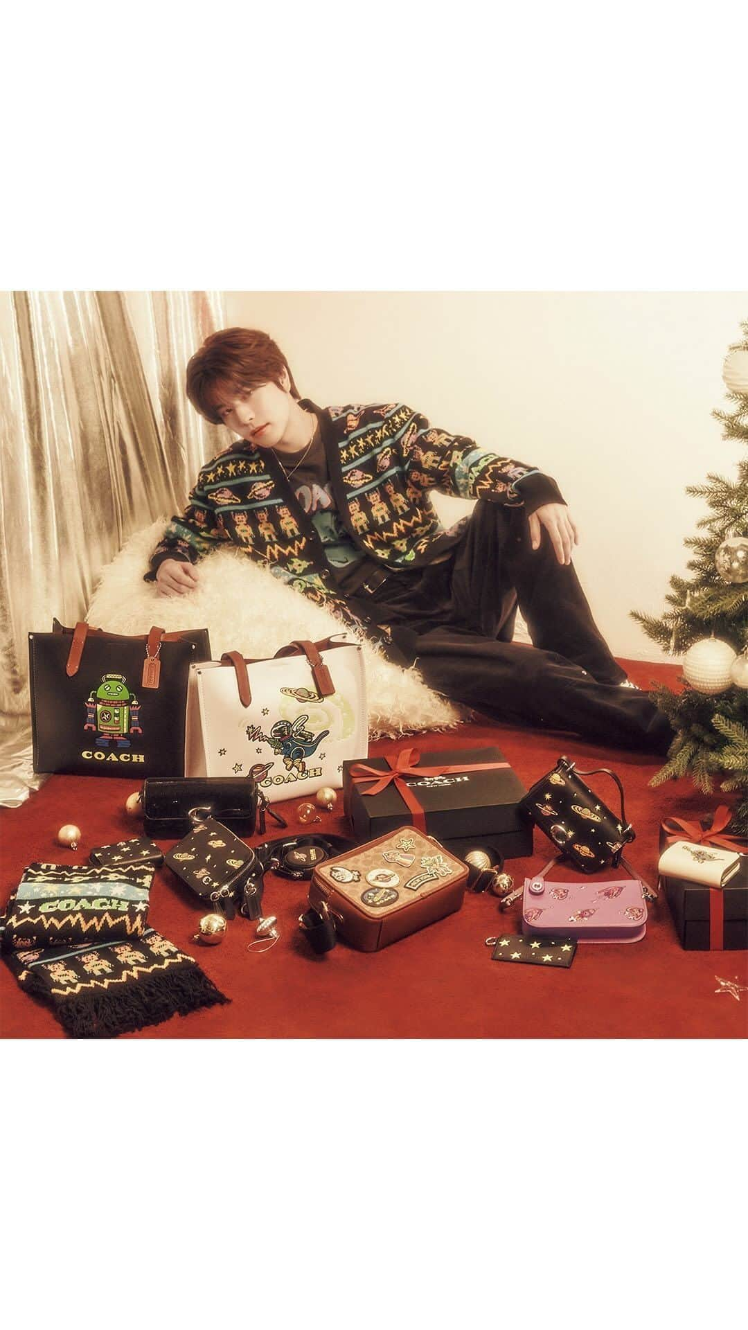 NYLON JAPANのインスタグラム：「🐶🎁スペシャルムービー公開🎄✨ #NYLONJAPAN 2024年1月号SPECIAL EDITION は12月5日発売🌟 #StrayKids #スンミン が大切な人のためにホリデーパーティを準備するという、想像が果てしなく広がるストーリー🍰🥂🎁🧸 スペシャルな一冊は、読めばあなたもパーティの一員に🎅  ご予約はこちらから💝 🔗www.nylon.jp/SP_235  @miniverse.___ @straykids_official_jp @coach @coach_japan  #Seungmin #NYLONJAPAN」