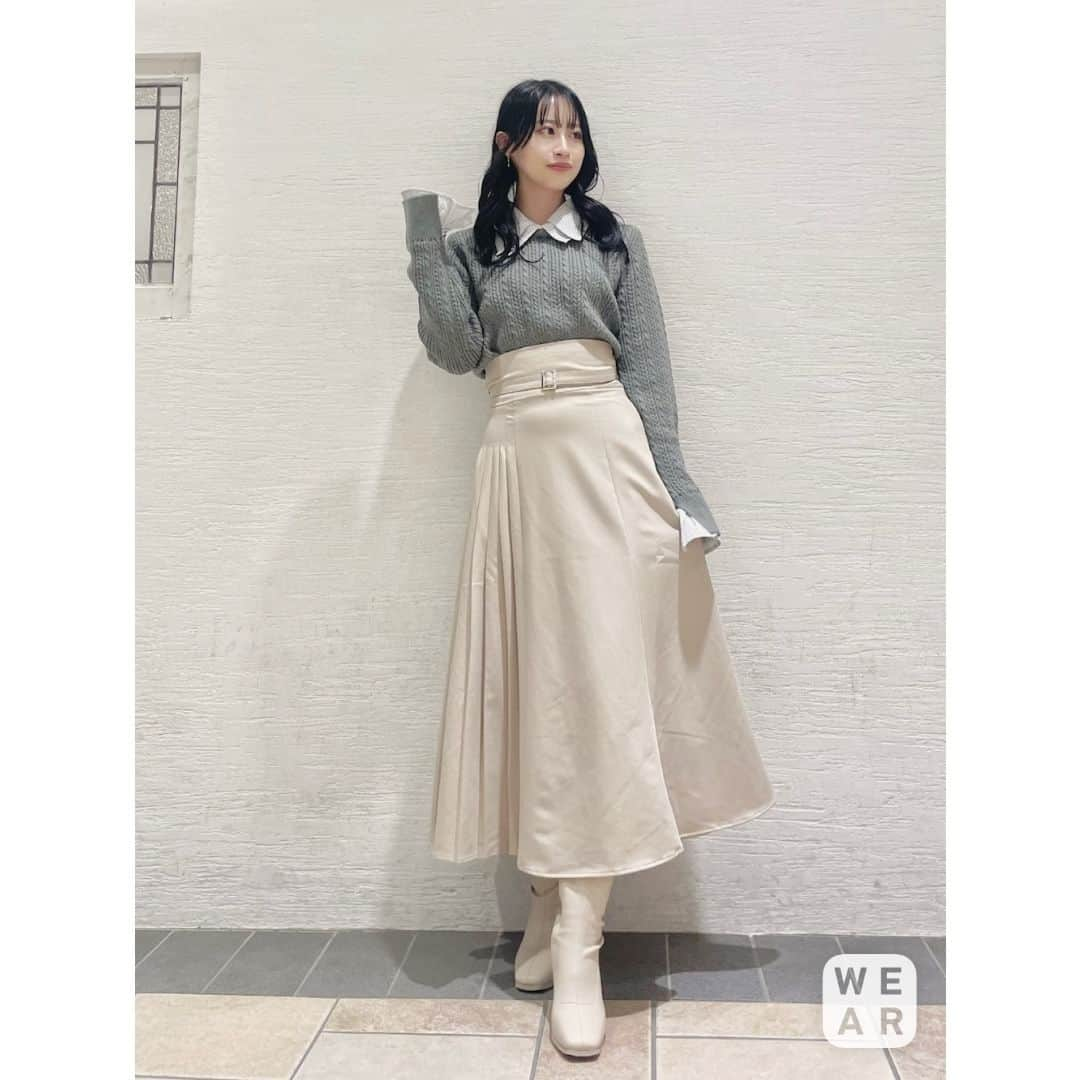 WEARさんのインスタグラム写真 - (WEARInstagram)「@wear_official では、トレンドのファッション情報をWEAR内のコーデと一緒に紹介！ ____________________________  ショップスタッフのパーソナルカラー別コーデ集🤍  今回は、ブルベ冬さん向け秋冬コーデ✌ 投稿を参考にすれば、骨格によるコーデ失敗がなくなるかも⁉🙌  WEARでも、「#ブルベ冬」で検索すると、 着こなしがたくさんチェックできます✅  他にも、「#イエベ春」や「#ブルベ夏」、「#イエベ秋」のコーデも たくさん見られるので参考にしてみてね✨  コーディネートが気になったら「保存」をタップ☝ 【着用アイテムの詳細】はWEARアプリまたはウェブサイトで👀  如果你喜歡我們po的穿搭，請記得按"保存"喔☝ 【穿搭單品的詳情】可以透過WEAR應用或官網查看👀 ____________________________ #WEAR #ootd #outfit #fashion #コーデ #ブランドコーデ #淡色コーデ #冬コーデ #冬コーディネート #冬服 #トレンドコーデ #着回しコーデ #デートコーデ #着こなし紹介 #大人カジュアル #きれいめカジュアル #パーソナルカラー #パーソナルカラー別コーデ #ブルベ #イエベ #秋コーデ #秋コーディネート #秋服 #ショップスタッフコーデ #スタッフコーデ」11月22日 19時06分 - wear_official