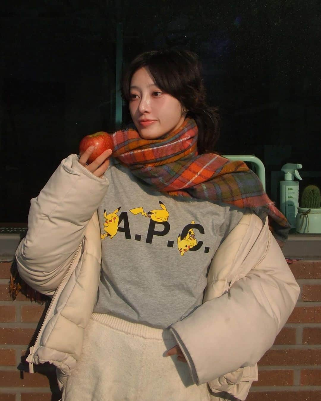 Soyu（Marie）さんのインスタグラム写真 - (Soyu（Marie）Instagram)「#광고 @apc_paris ⚡️    A.P.C.의 21번째 인터렉션 컬렉션이 11월 15일에 글로벌 런칭 되었습니가 !! 이번 컬렉션은 포켓몬과 함께 했는데요 A.P.C.의 미니멀한 무드에 포켓몬의 흥미로운 터치를 가미한 컬렉션으로 피카츄, 꼬부기, 이상해씨, 파이리와 함께 했습니다 ㅎㅎ  #APC #아페쎄 #아페쎄X포켓몬」11月22日 19時08分 - merrymarie_