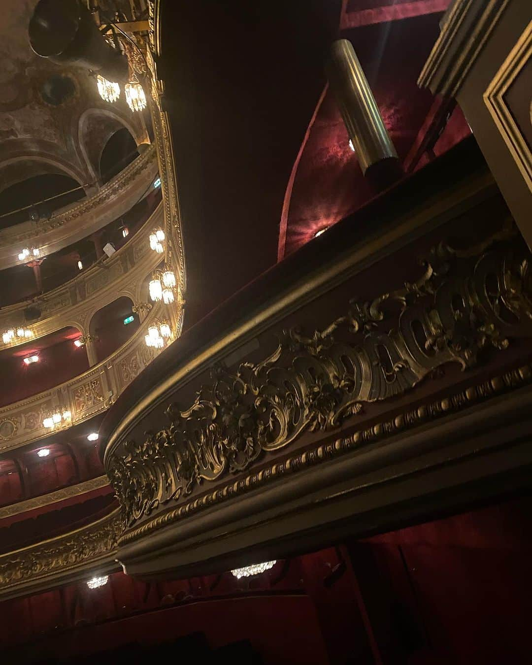 オリヴィエ・ザームさんのインスタグラム写真 - (オリヴィエ・ザームInstagram)「Glamorous dinner on stage at the Theatre des Variétés to celebrate the new capsule collection of @givenchy for @mytheresa.com, designed by @matthewmwilliams. Mlle Montansier who created one of the oldest theatres in Paris still working would be proud of such an evening!  Photos by @ozpurple」11月22日 19時08分 - ozpurple