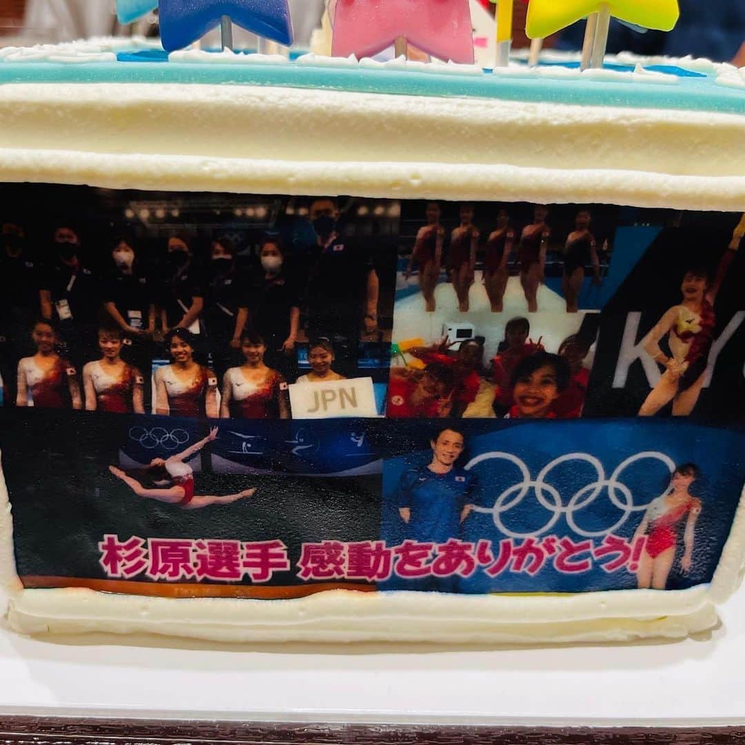 杉原愛子さんのインスタグラム写真 - (杉原愛子Instagram)「去年やけど、、、笑 このケーキめっちゃ嬉しかった😆💕  大好きな『NA』の曲とゆかのコラボ✨ 2015年NHK杯初優勝からの 2016年リオデジャネイロオリンピック 2017年世界選手権 平均台でスギハラ 2021年東京オリンピック✨  ありがとうございました🙌💕 ケーキも凄いし、写真のチョイスの拘りも最高🫰  #ケーキ #体操 #NA #ゆか #アクロバット #リオオリンピック #東京オリンピック  #過去ピク」11月22日 19時12分 - aiko_sugihara