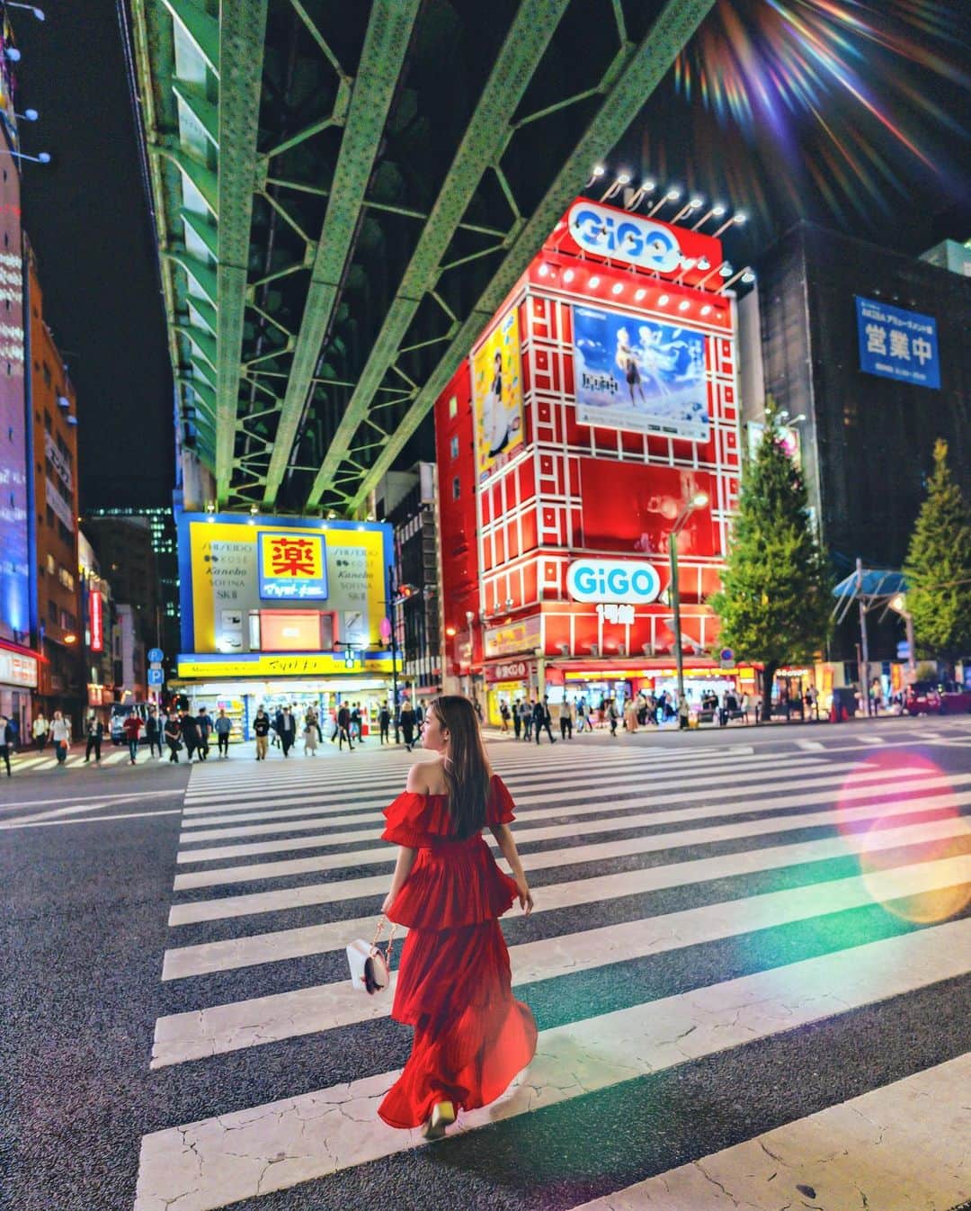 のインスタグラム：「Iconic shots of Akihabara, Tokyo 🇯🇵 When I first came to Tokyo, it was difficult to find where to take the iconic shot of the area to not waste my time, and my legs 🤣  Therefore I create Tokyo 100 SPOTS on www.stellartravelguide.com to help you take this shots, and should only take you less than 1 hour per area 🫣」