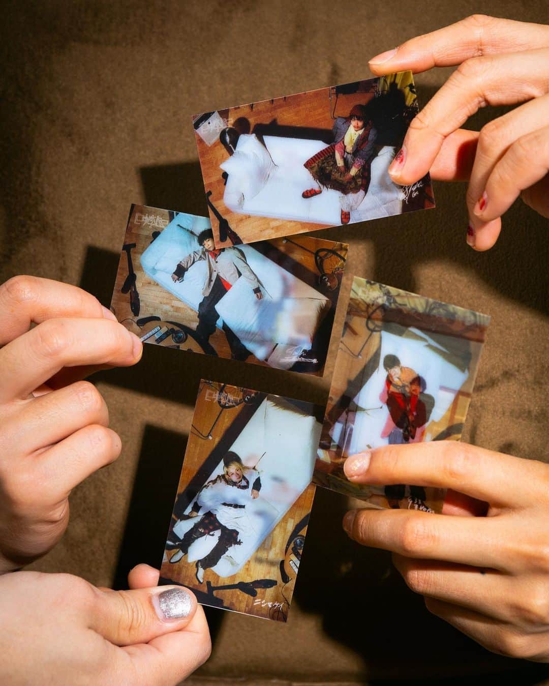 Cody・Lee(李)のインスタグラム：「𝘛𝘖𝘜𝘙 𝘎𝘖𝘖𝘋𝘚⑧  ･:*+. Member Lenticular Card .:+  Price：800JPY ※全5種(4種+シークレット1種)ランダム  Photo：小見山 峻 @shun_komiyama Visual Photo：Takanobu Souma  #CodyLee_続生活」