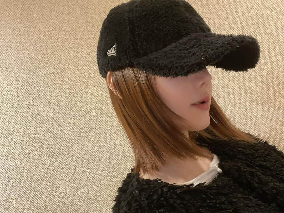 南キカさんのインスタグラム写真 - (南キカInstagram)「もけもけキャップ ⁡ ⁡ ⁡  ⁡ @newerajapan 🖤 ⁡ ⁡ ⁡ ⁡ ⁡ ⁡ #newera#cap#neweracap  #ニューエラ」11月22日 19時17分 - kik_____a_