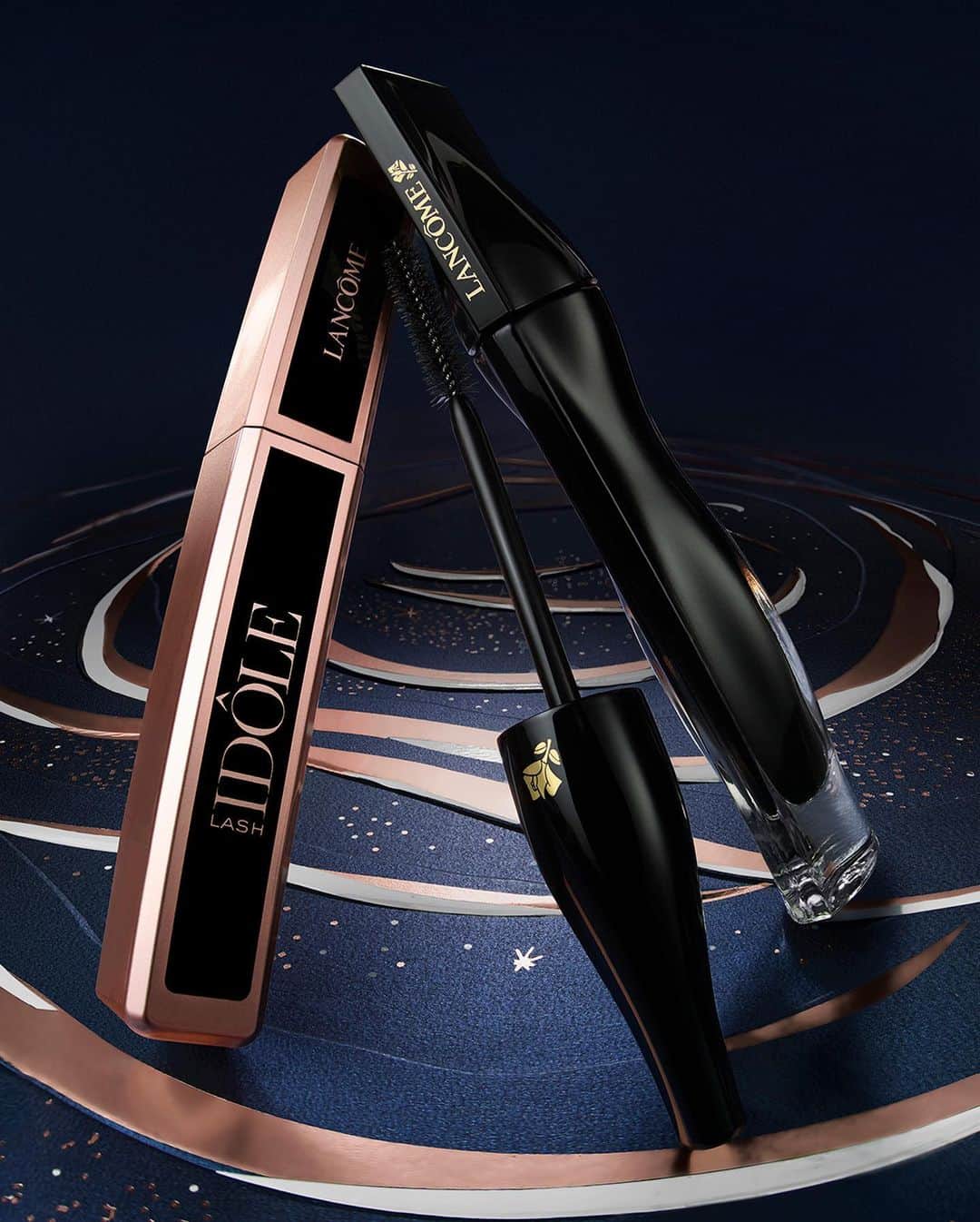 Lancôme Officialのインスタグラム：「Add a dash of the extraordinary to your magical Holiday nights with Lancôme’s makeup essentials: from the glamorous Hypnôse mascara, lengthening Idôle mascara, L’Absolu Rouge lipstick to your favorite shade of the Teint Idole Ultra Wear foundation.  #Lancome #LancomexLouvre #Holiday23」